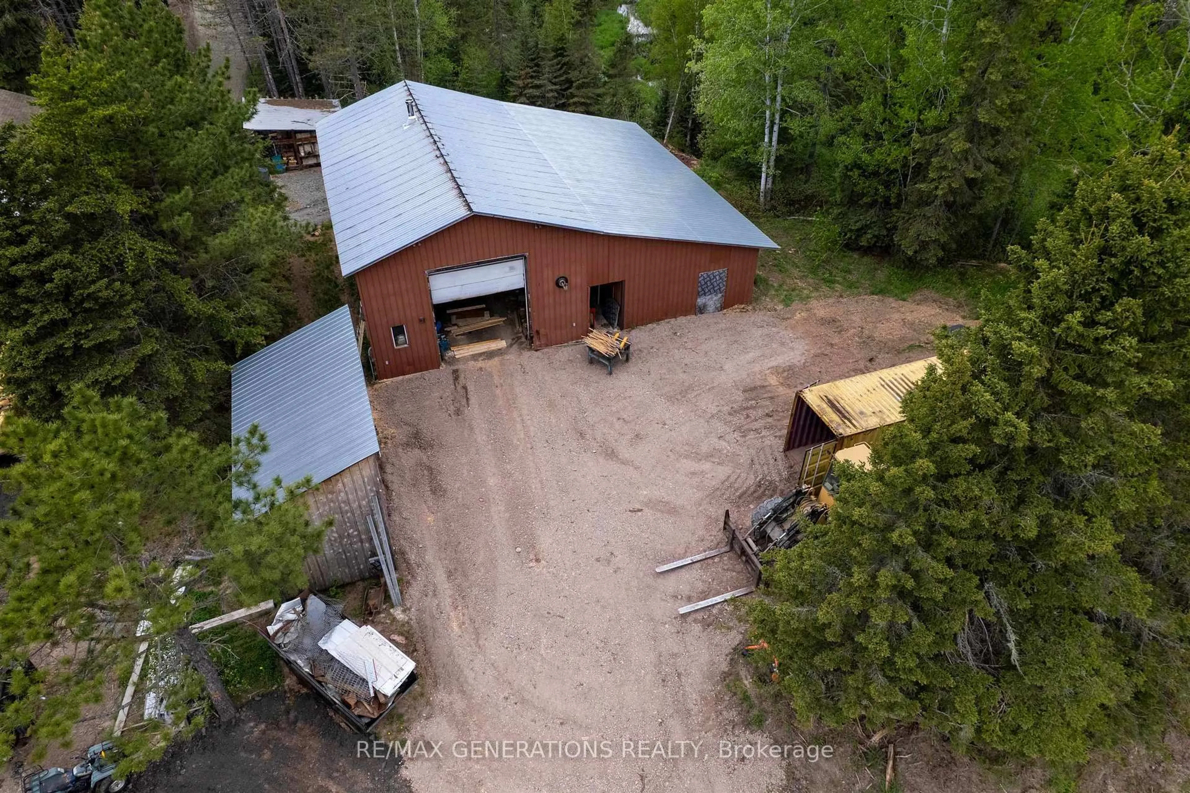 A pic from outside/outdoor area/front of a property/back of a property/a pic from drone, building for 610 ROAD NO. 5, Shuniah Ontario P0T 2M0