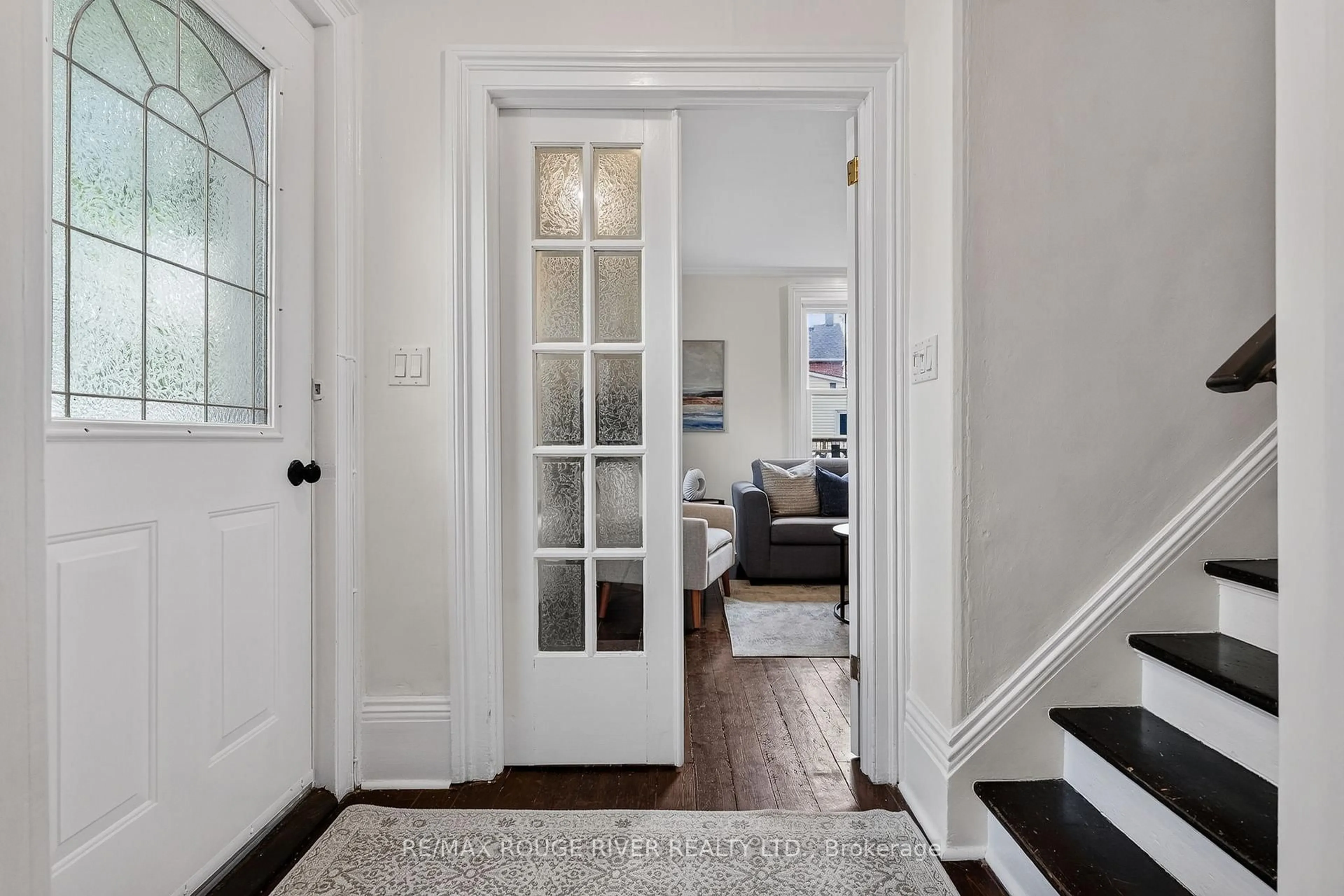 Indoor entryway for 359 Victoria St, Cobourg Ontario K9A 3G7