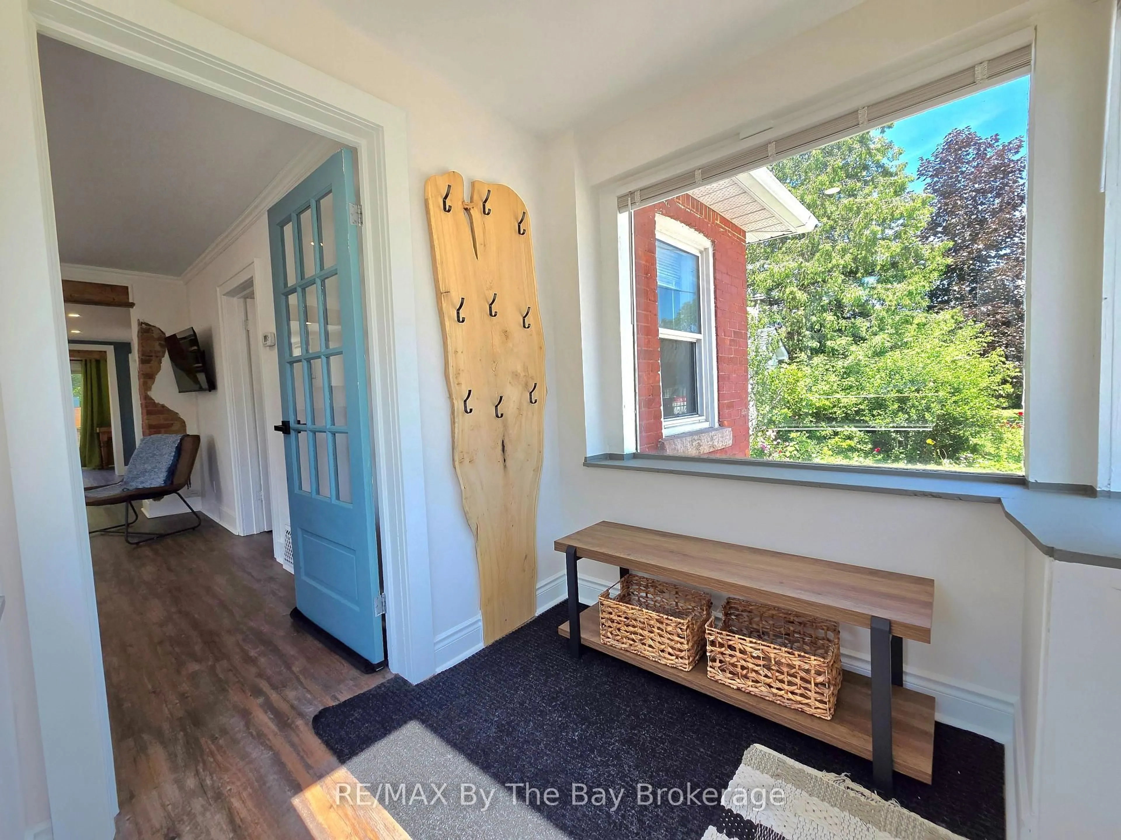 Indoor entryway for 52 Berry St, Meaford Ontario N4L 1V3