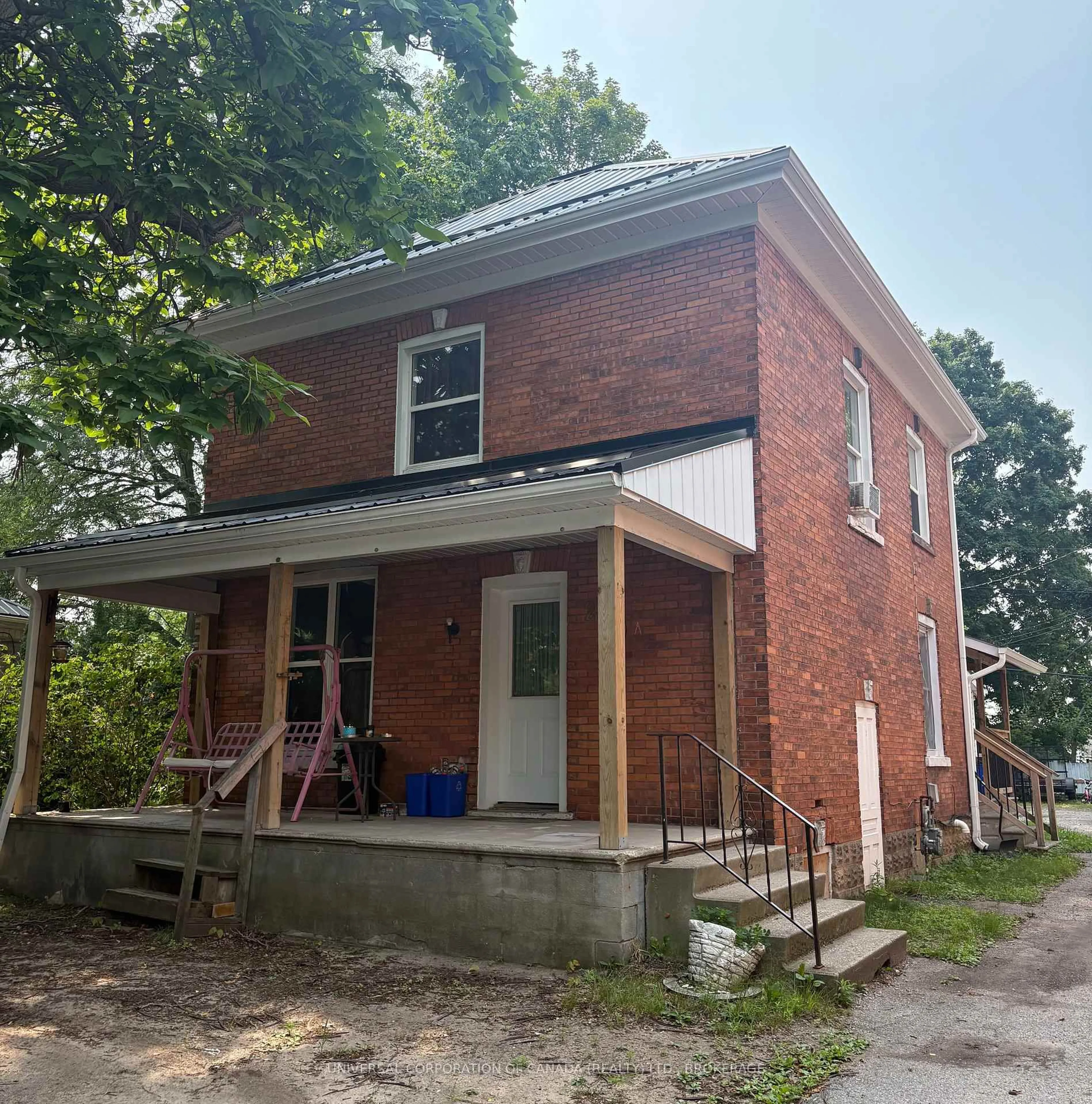 Home with brick exterior material, building for 200 Talbot St, Aylmer Ontario N5H 1H7