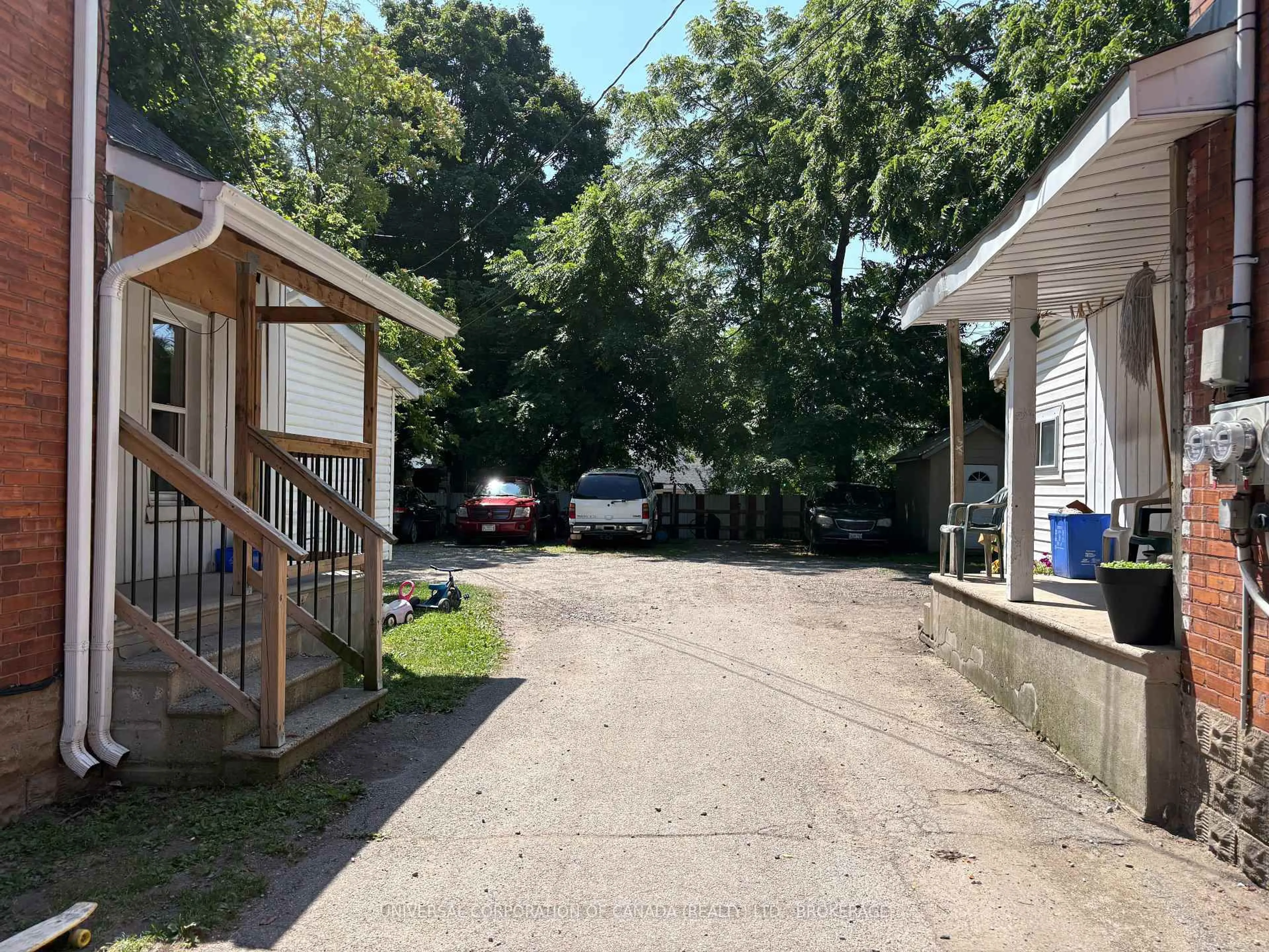 A pic from outside/outdoor area/front of a property/back of a property/a pic from drone, street for 200 Talbot St, Aylmer Ontario N5H 1H7
