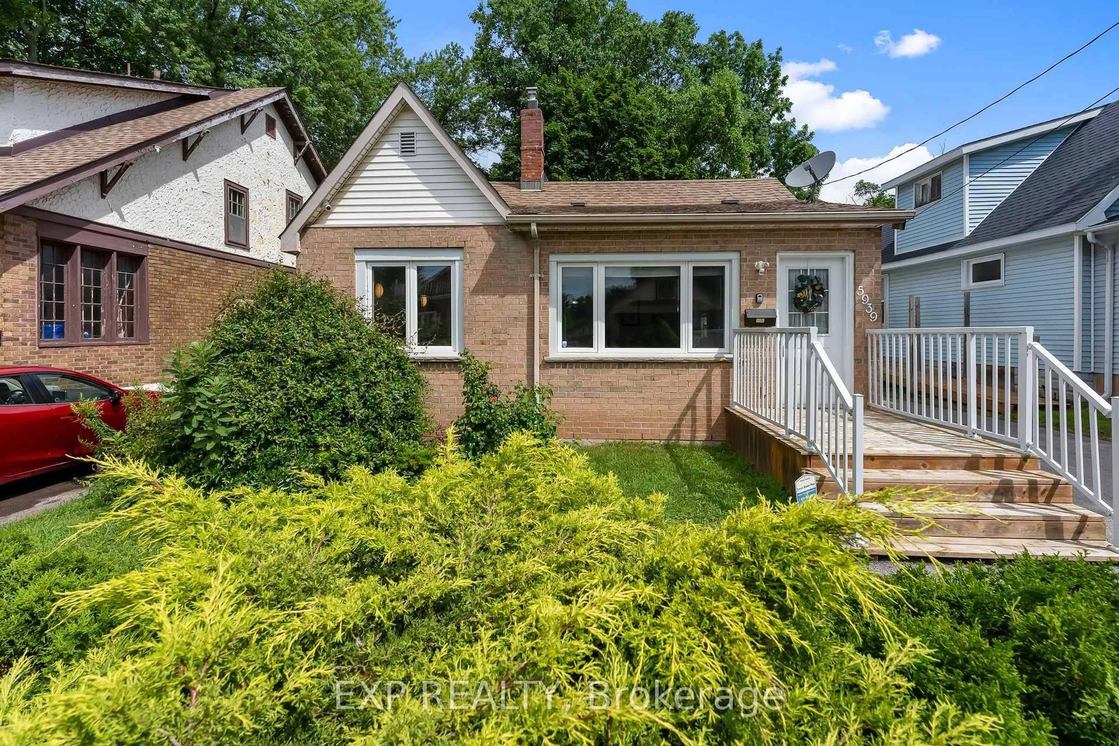 Home with brick exterior material, street for 5939 Symmes Ave, Niagara Falls Ontario L2G 2G4