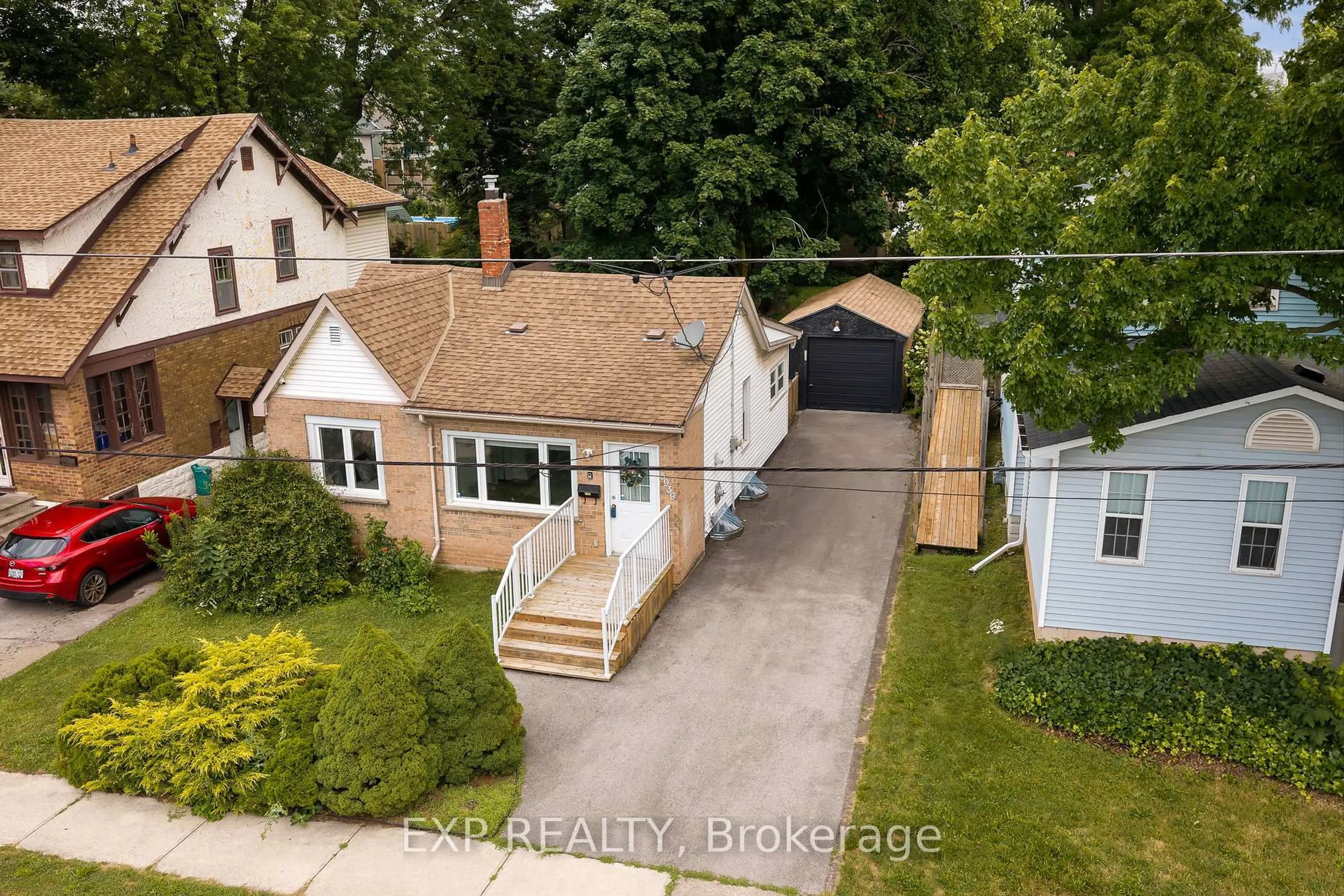 A pic from outside/outdoor area/front of a property/back of a property/a pic from drone, street for 5939 Symmes Ave, Niagara Falls Ontario L2G 2G4