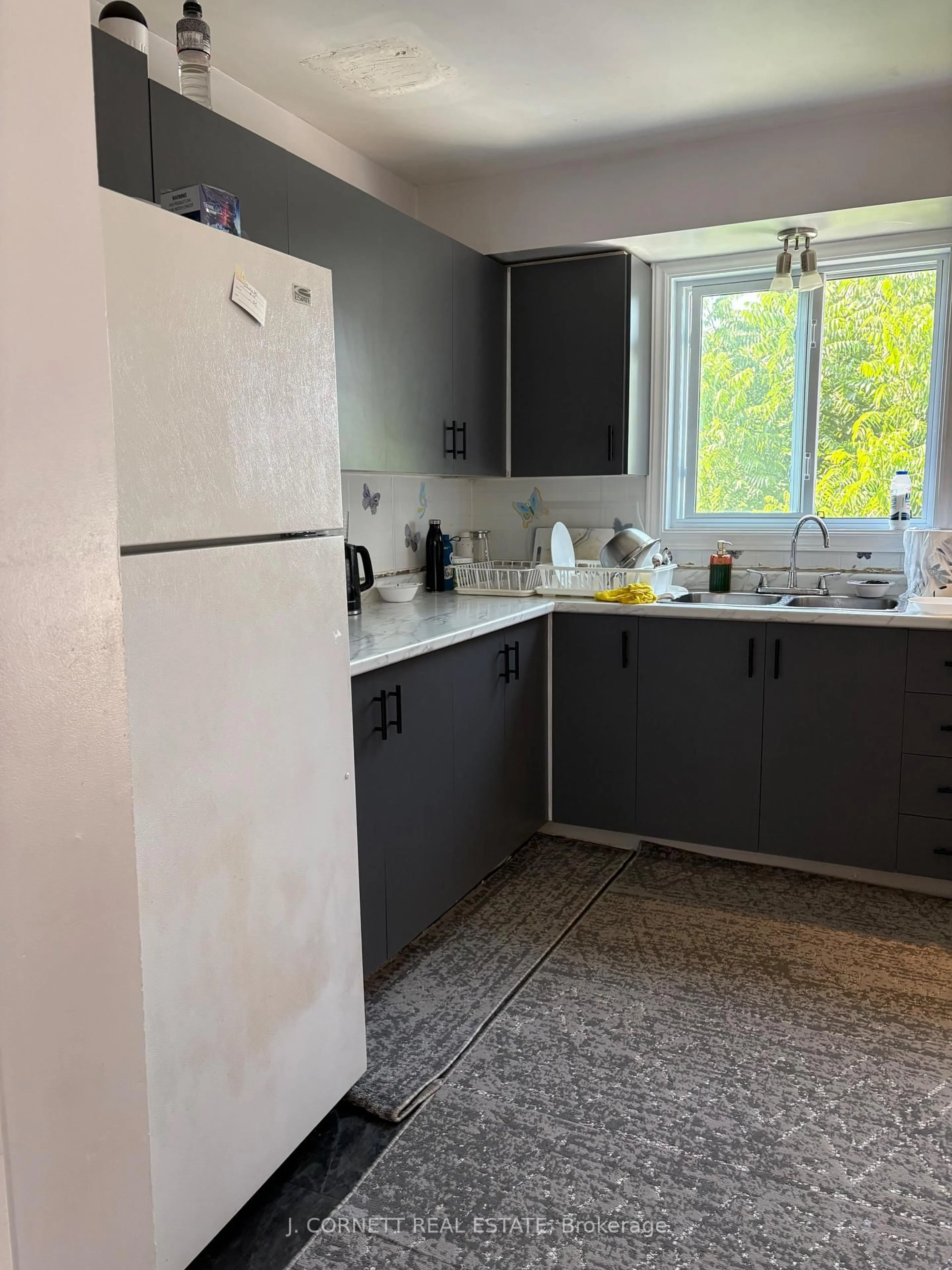 Standard kitchen, unknown for 109 Eleventh Ave, Cornwall Ontario K6H 7B8