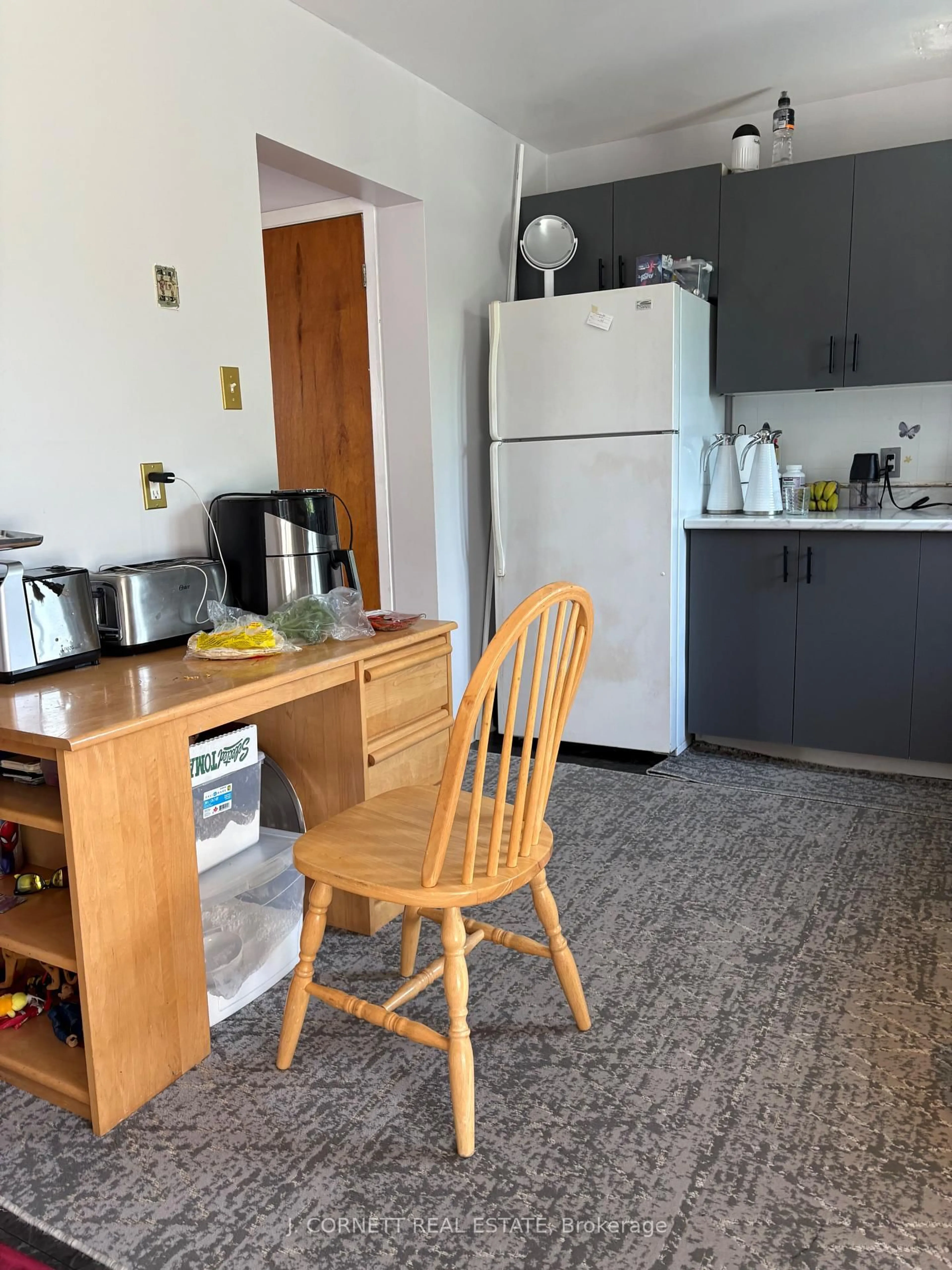 Standard kitchen, unknown for 109 Eleventh Ave, Cornwall Ontario K6H 7B8