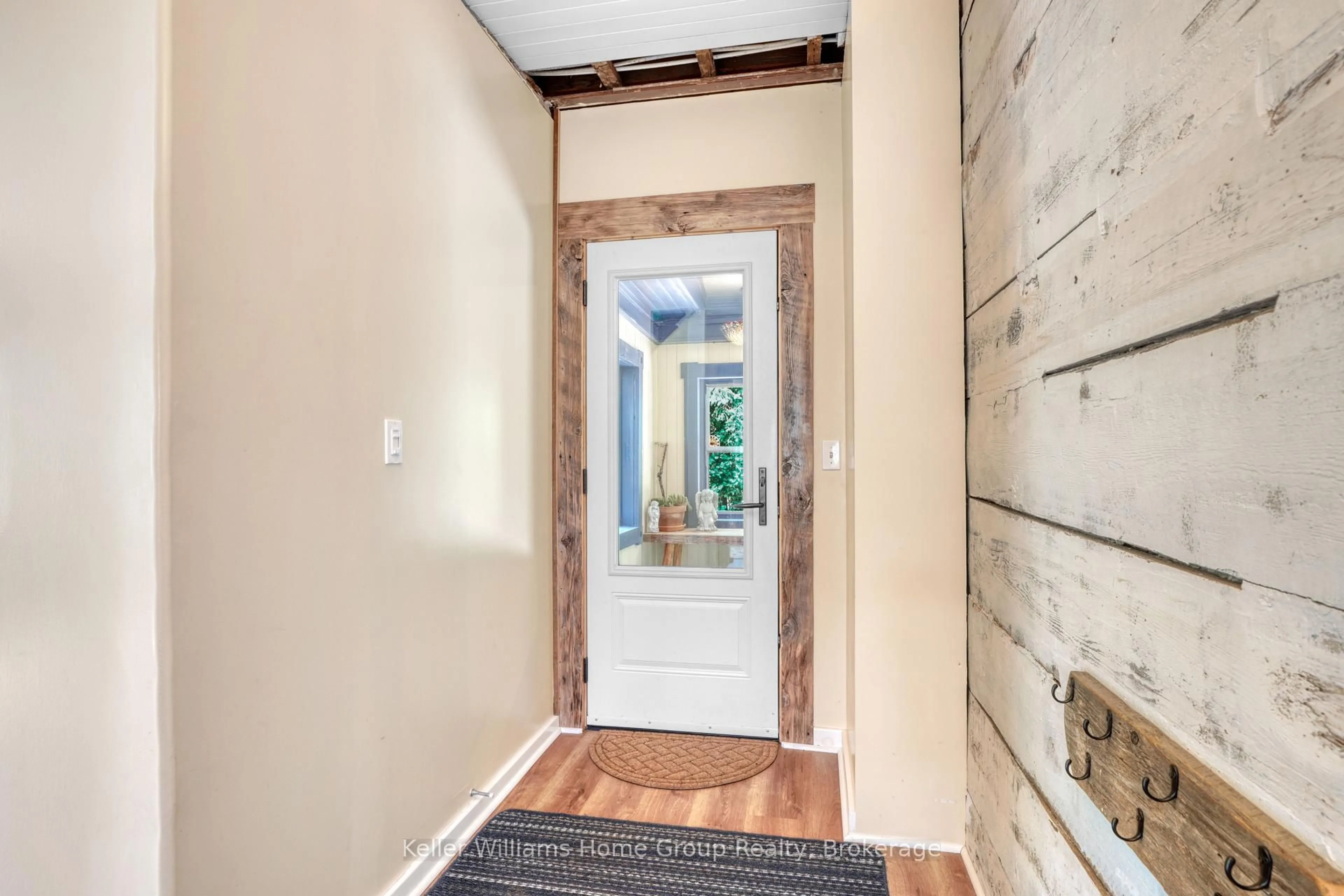 Indoor entryway for 1794 East Road Loop, Maynooth Ontario K0L 2S0