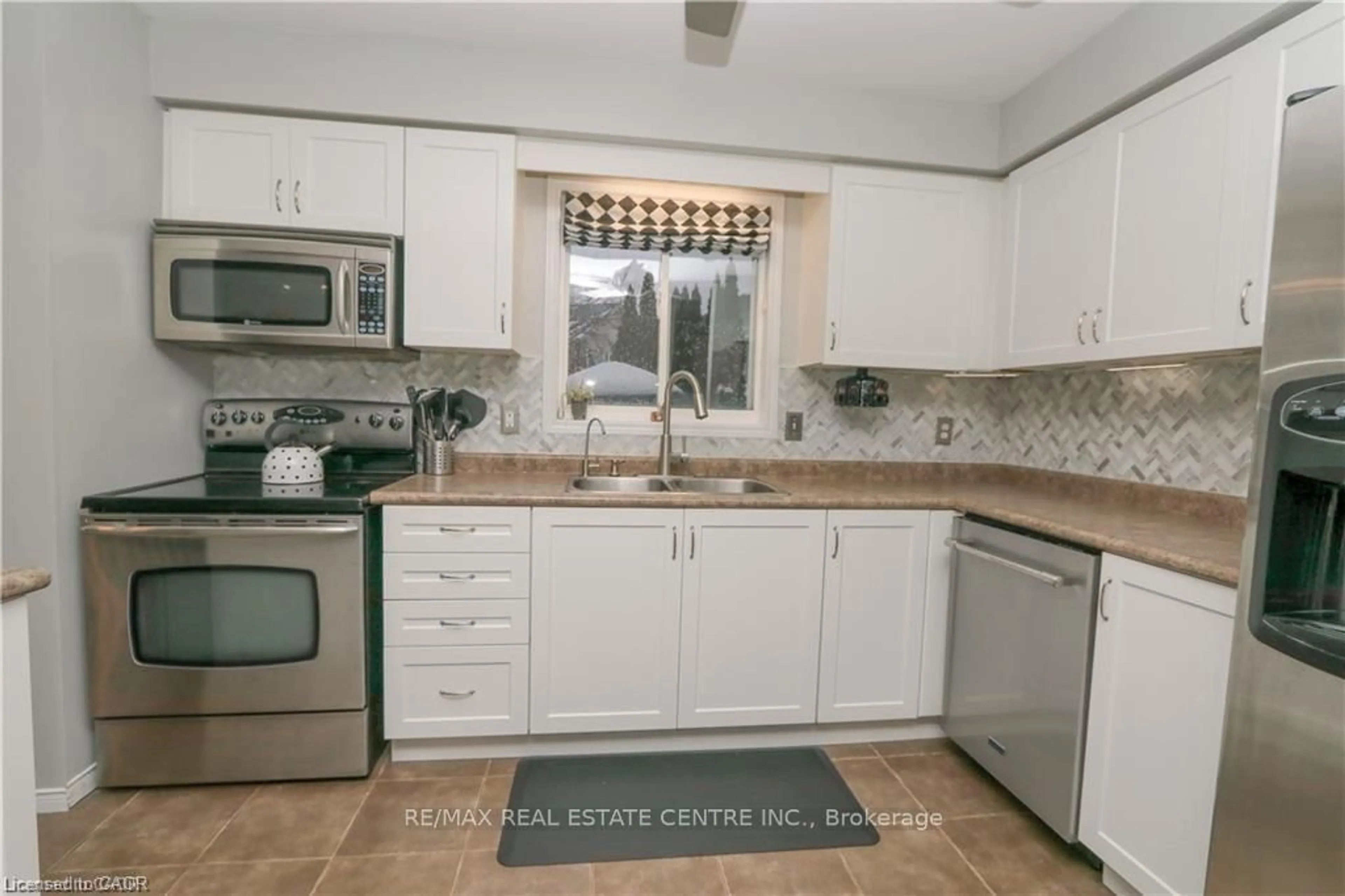 Standard kitchen, ceramic/tile floor for 15 Gees Way, Cambridge Ontario N3C 4M5