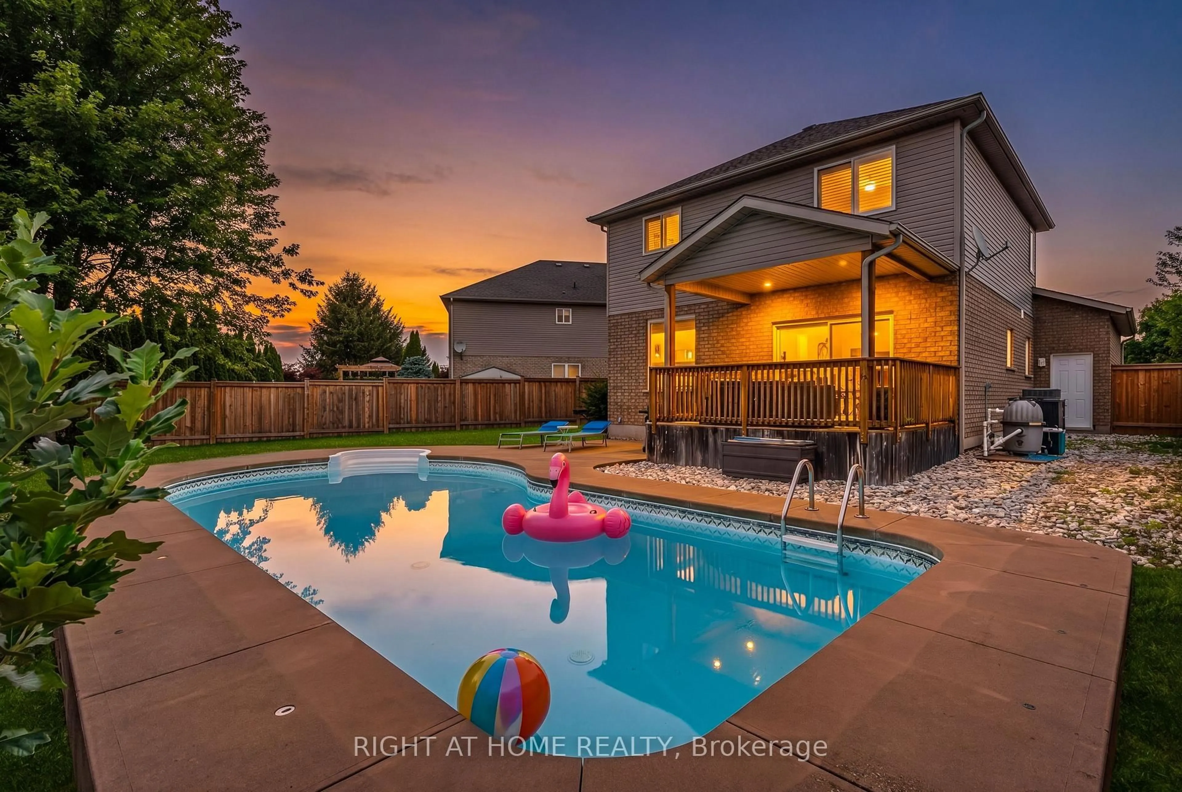 Pool for 80 Loretta Dr, Niagara-on-the-Lake Ontario L0S 1T0