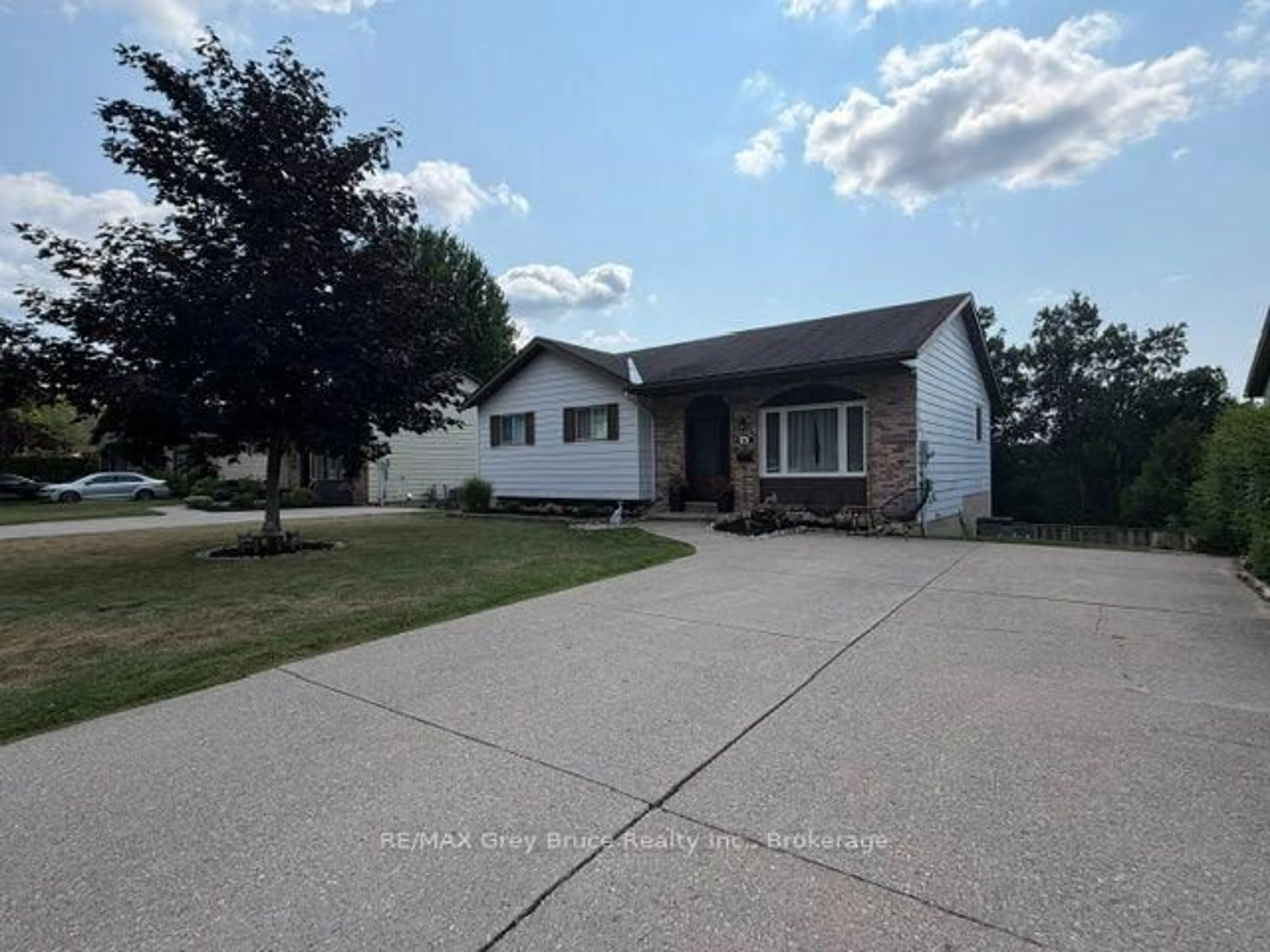 Home with vinyl exterior material, street for 320 8th A Ave, Owen Sound Ontario N4K 6L3