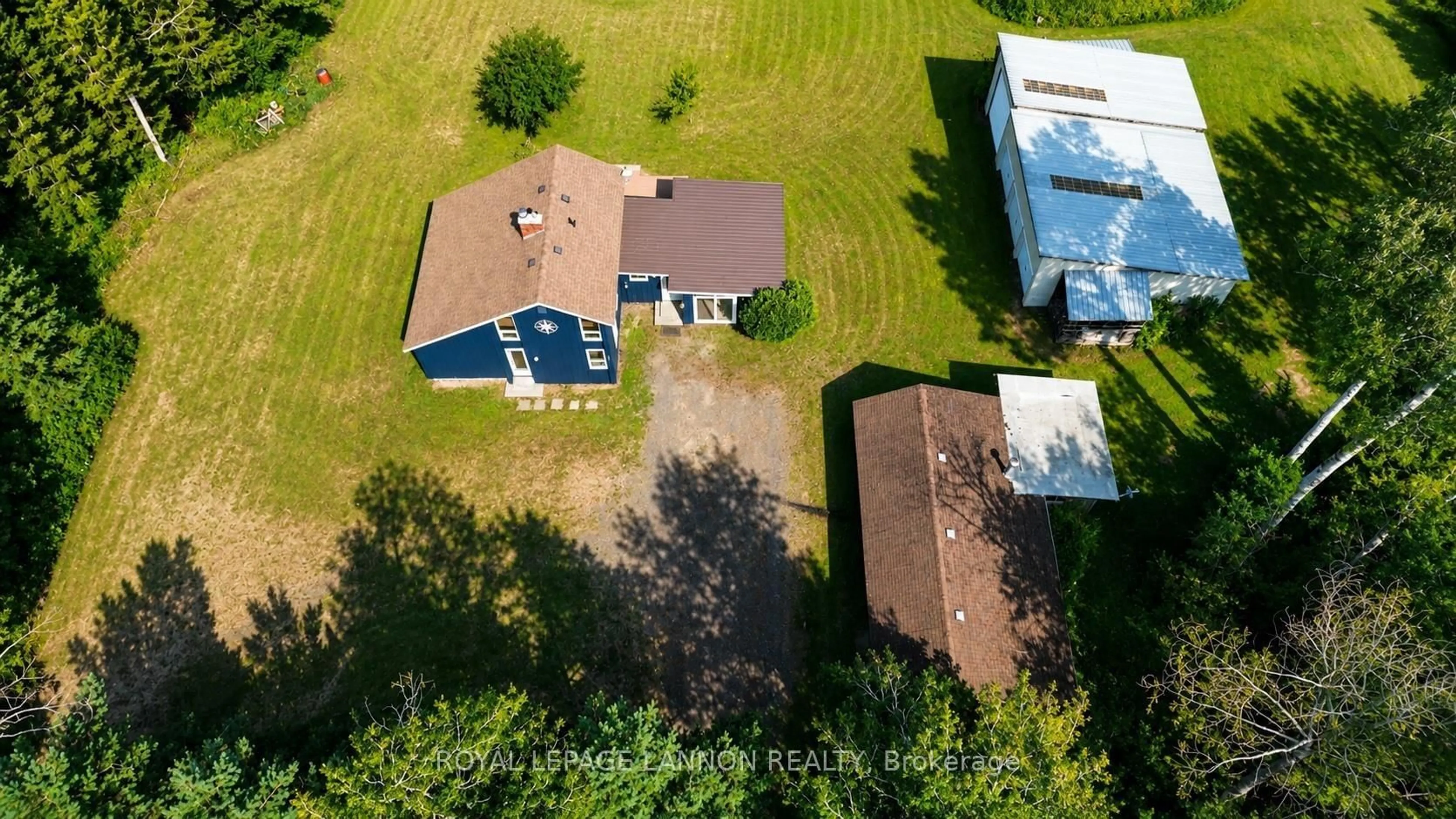 A pic from outside/outdoor area/front of a property/back of a property/a pic from drone, building for 28 Hanna Rd, Oliver Paipoonge Ontario P7J 0E9