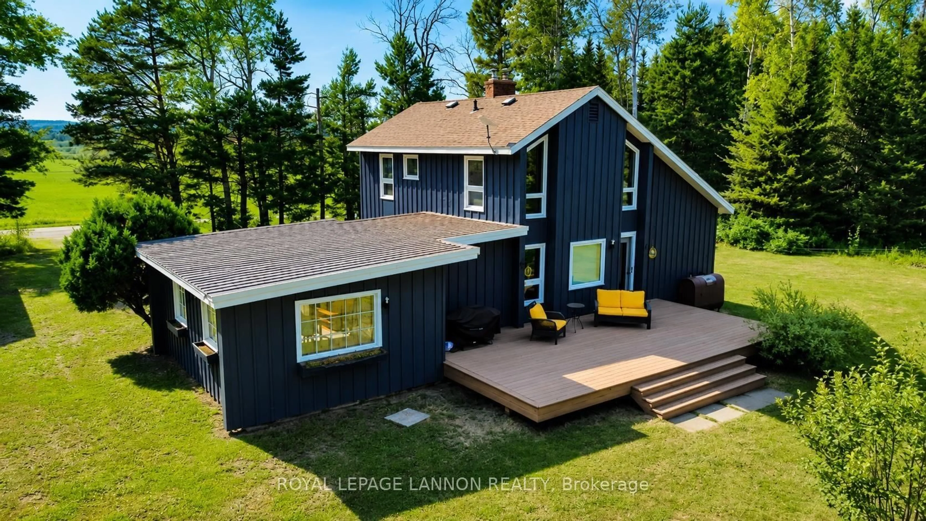 A pic from outside/outdoor area/front of a property/back of a property/a pic from drone, unknown for 28 Hanna Rd, Oliver Paipoonge Ontario P7J 0E9