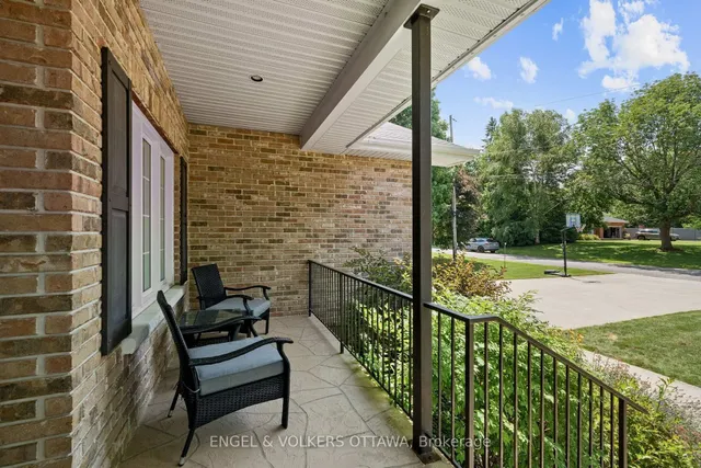 876 Center St, Braeside 3