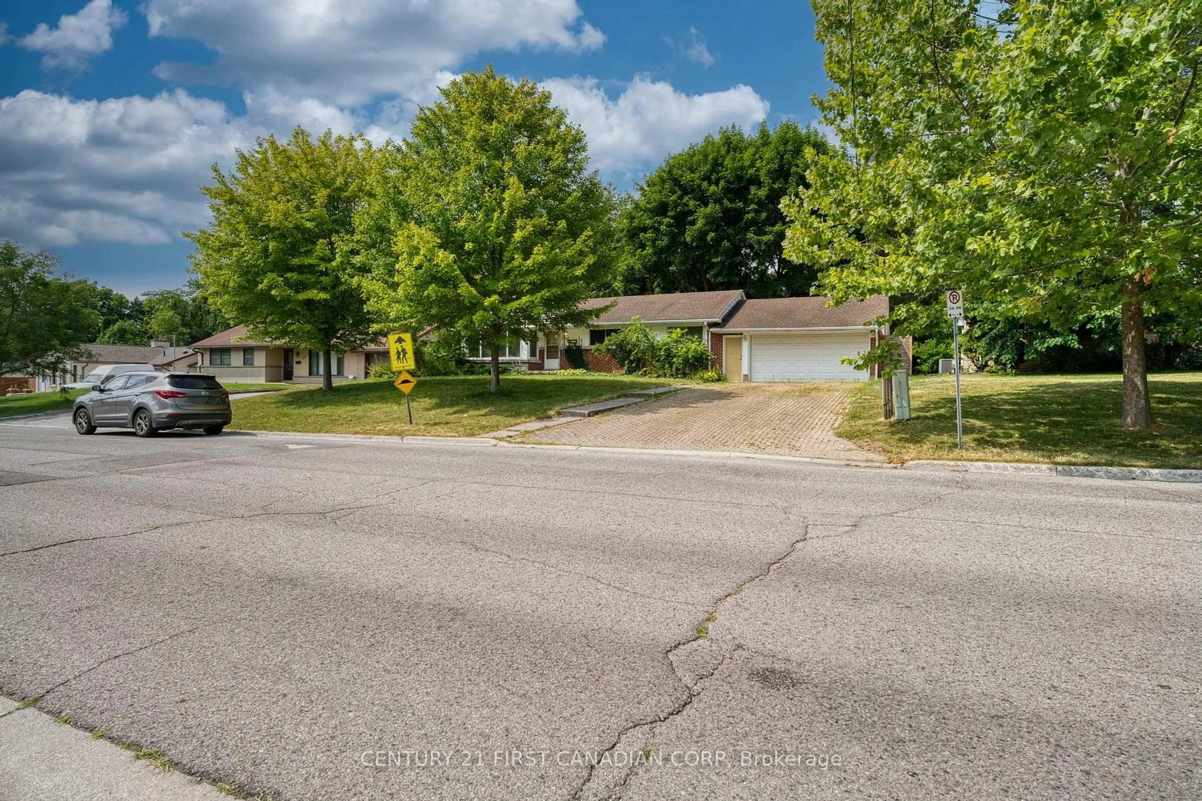 A pic from outside/outdoor area/front of a property/back of a property/a pic from drone, street for 478 COOMBS Ave, London North Ontario N6G 1S7