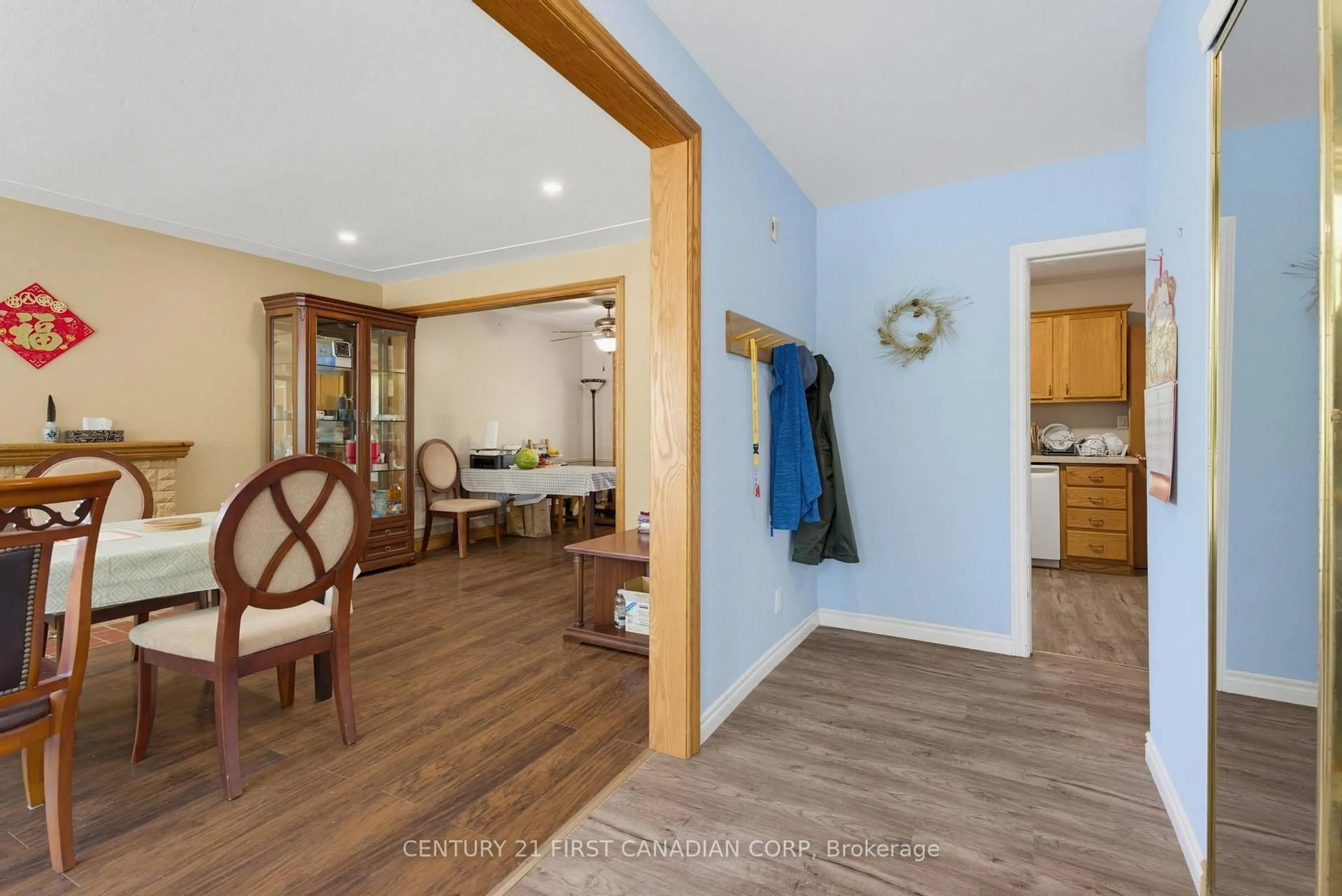 Indoor entryway for 478 COOMBS Ave, London North Ontario N6G 1S7