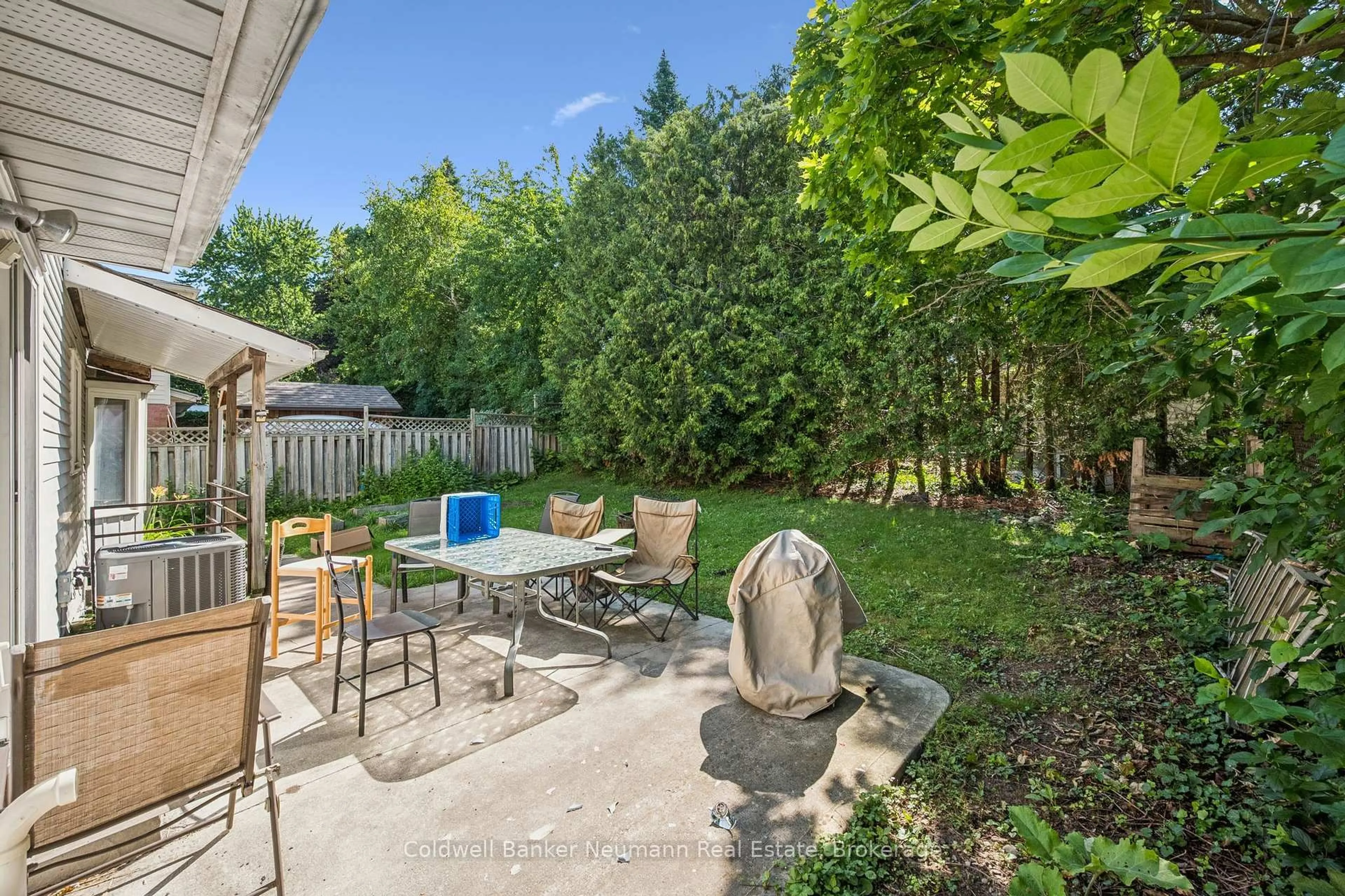 Patio, street for 3 Quaiser Crt, Guelph Ontario N1G 4K1