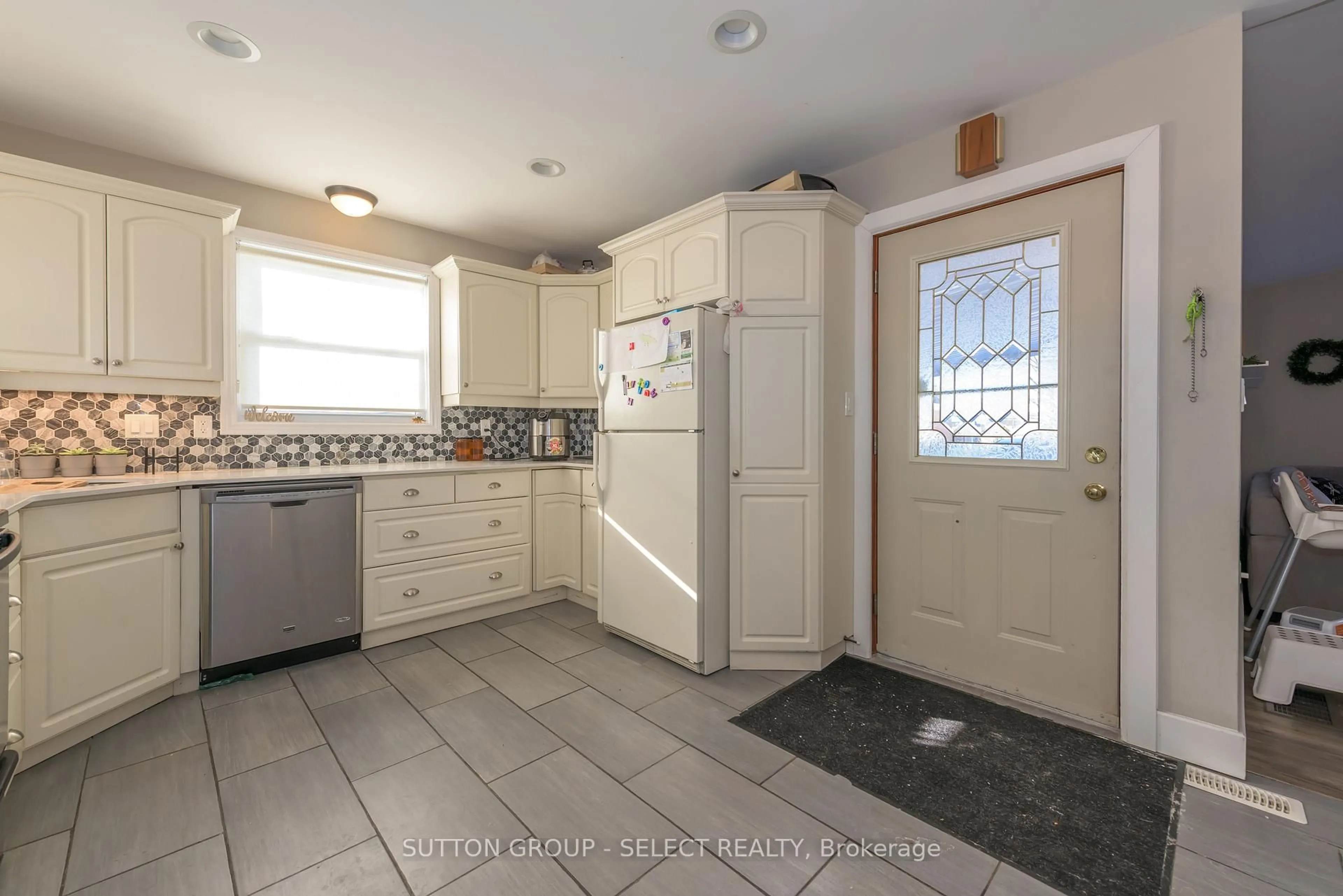Unknown for 1566 Nairn Ave, London East Ontario N5V 2P2