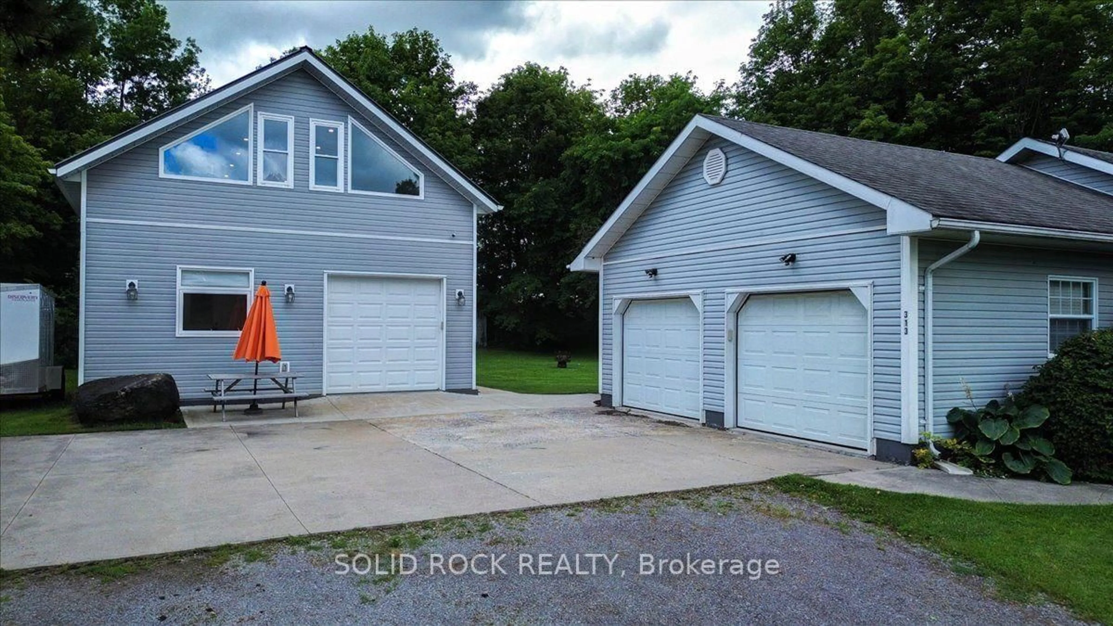 Indoor garage for 313 Pine Grove Rd, Cramahe Ontario K0K 1M0