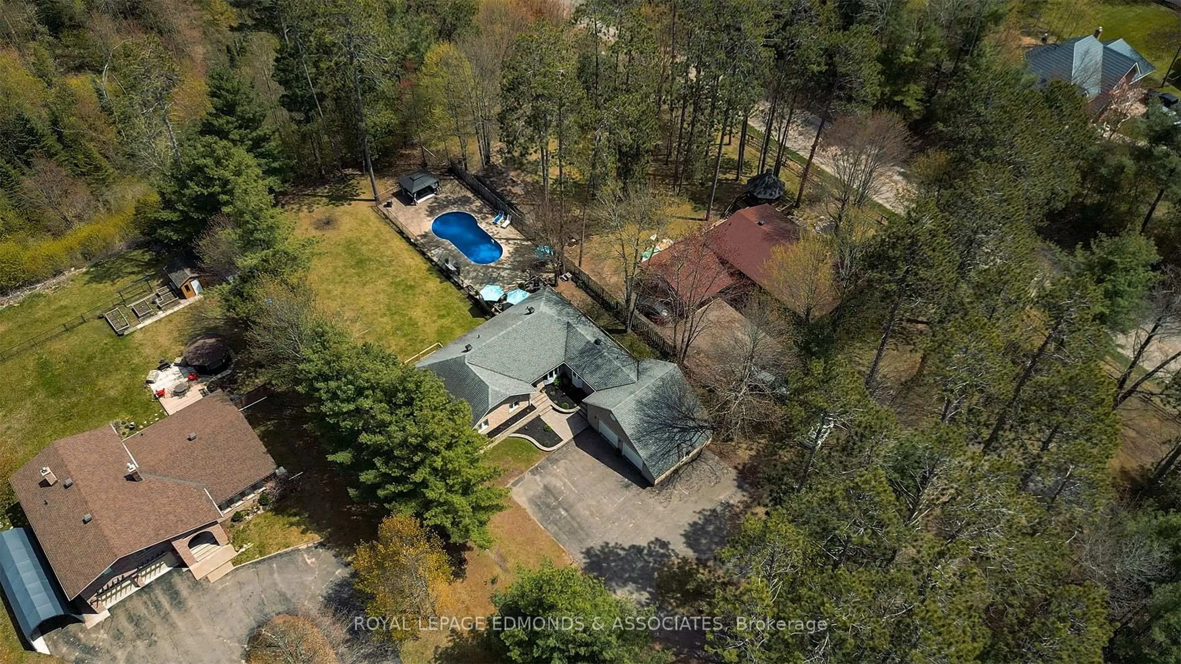 A pic from outside/outdoor area/front of a property/back of a property/a pic from drone, water/lake/river/ocean view for 39 Selley St, Petawawa Ontario K8H 3G9