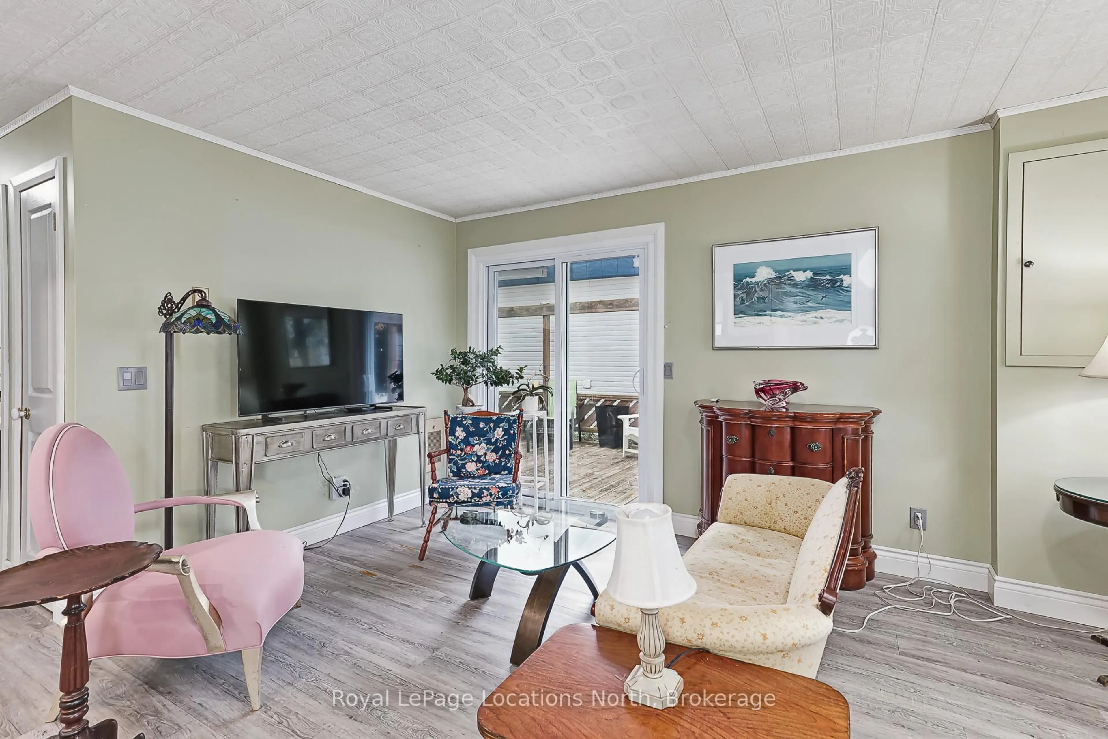 Living room with furniture, unknown for 125 Albert St #10, Meaford Ontario N4L 1T8