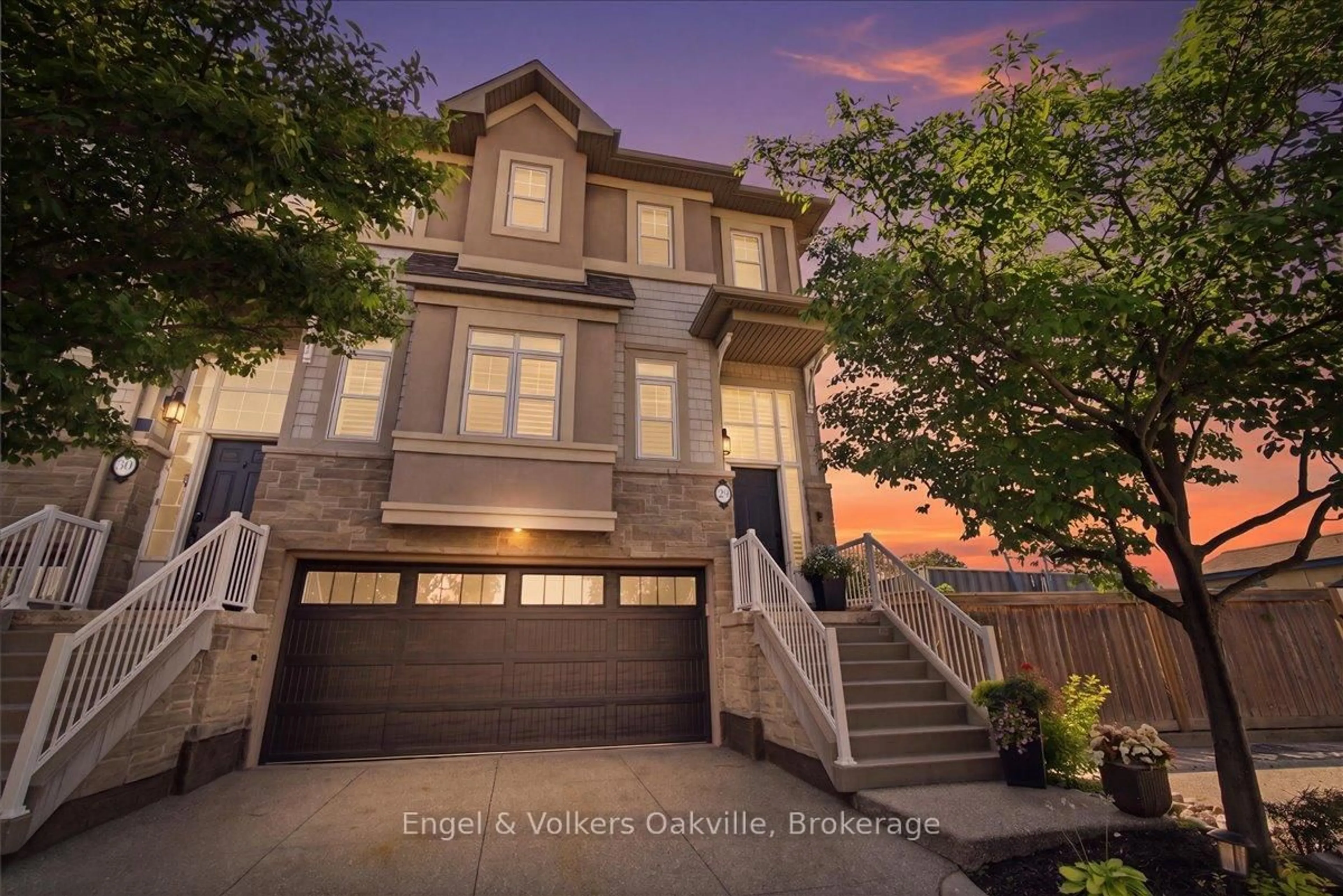 Home with vinyl exterior material, street for 31 Sunvale Pl #29, Hamilton Ontario L8E 4Z6