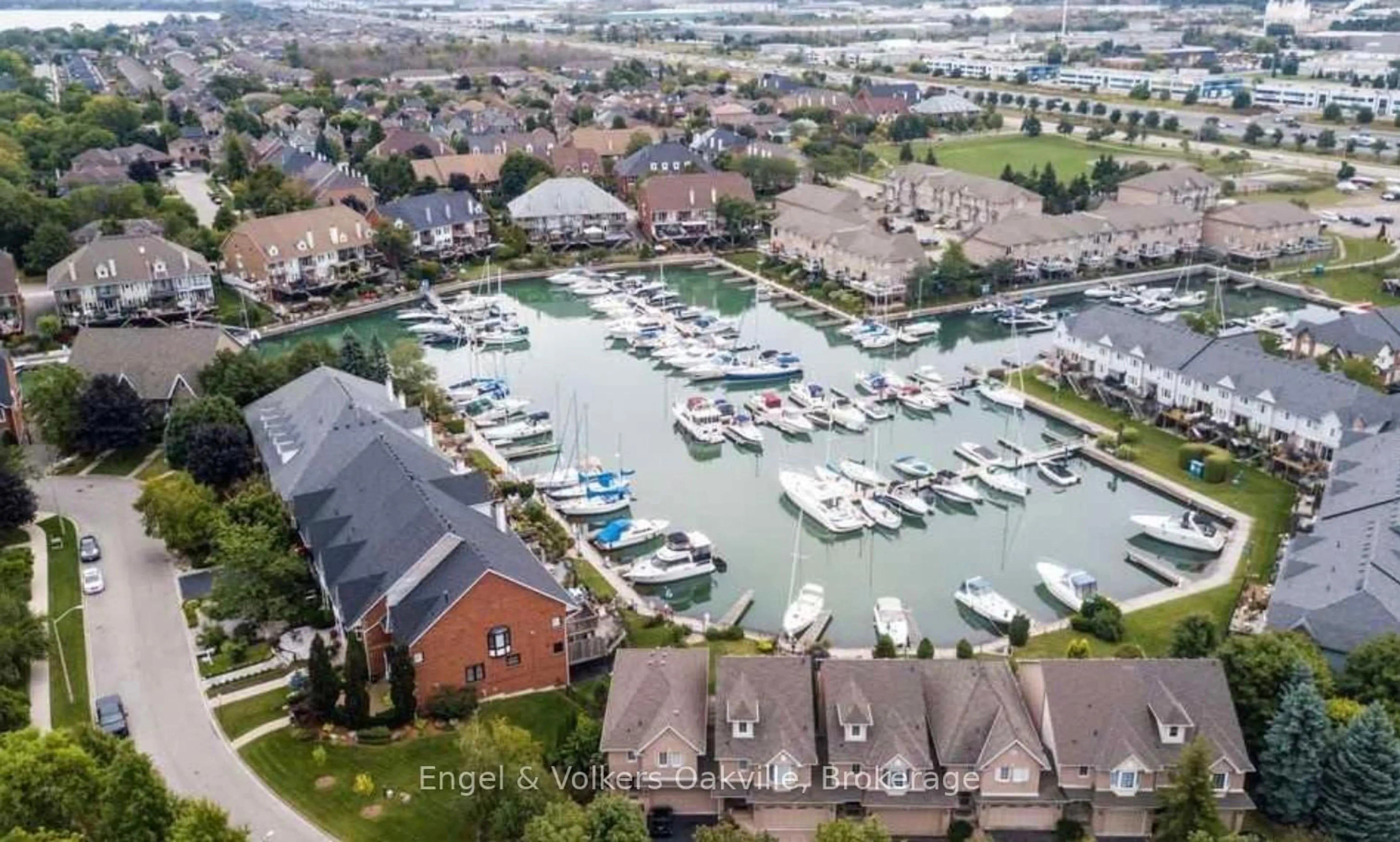 A pic from outside/outdoor area/front of a property/back of a property/a pic from drone, water/lake/river/ocean view for 31 Sunvale Pl #29, Hamilton Ontario L8E 4Z6