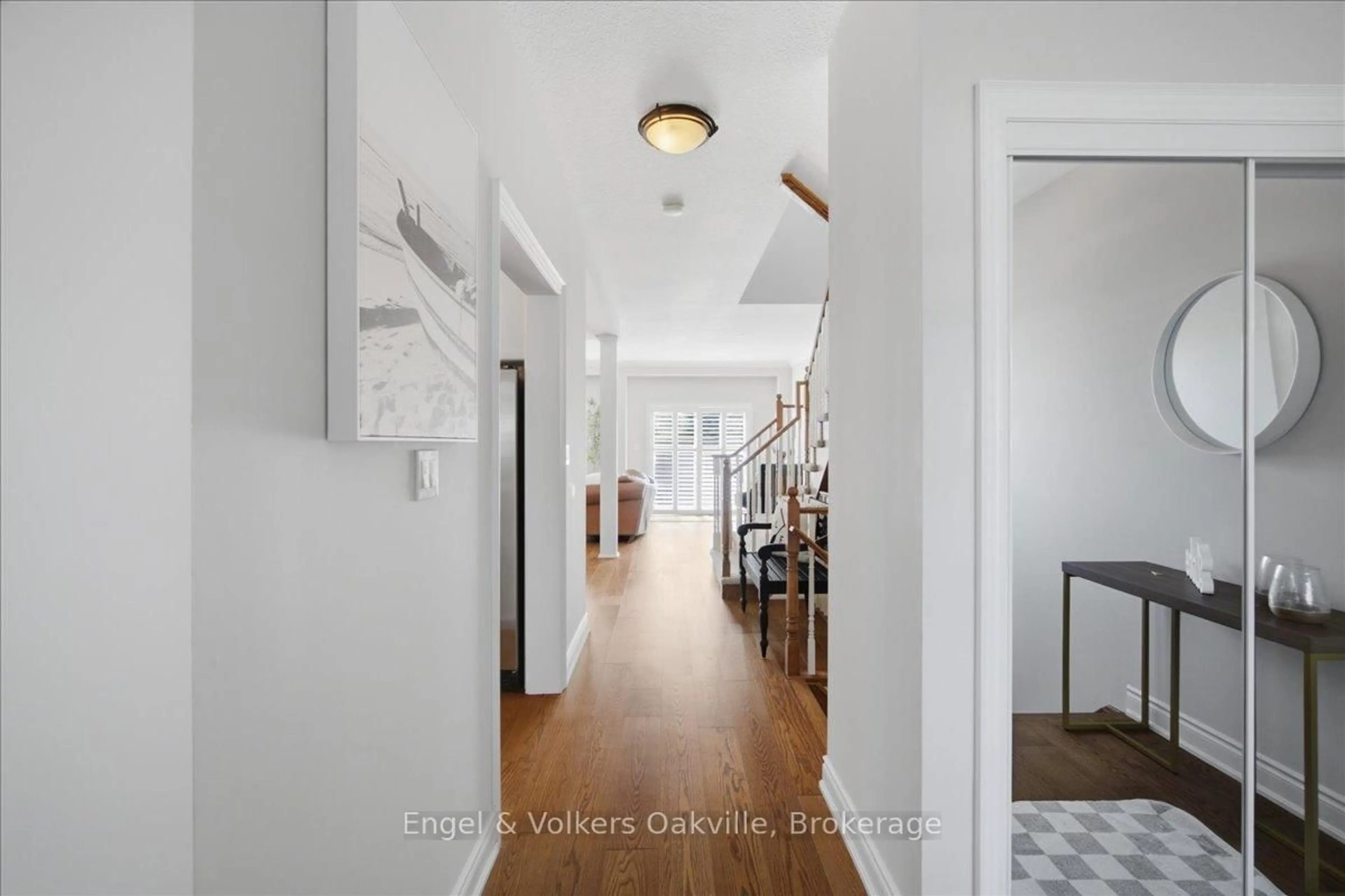 Indoor entryway for 31 Sunvale Pl #29, Hamilton Ontario L8E 4Z6