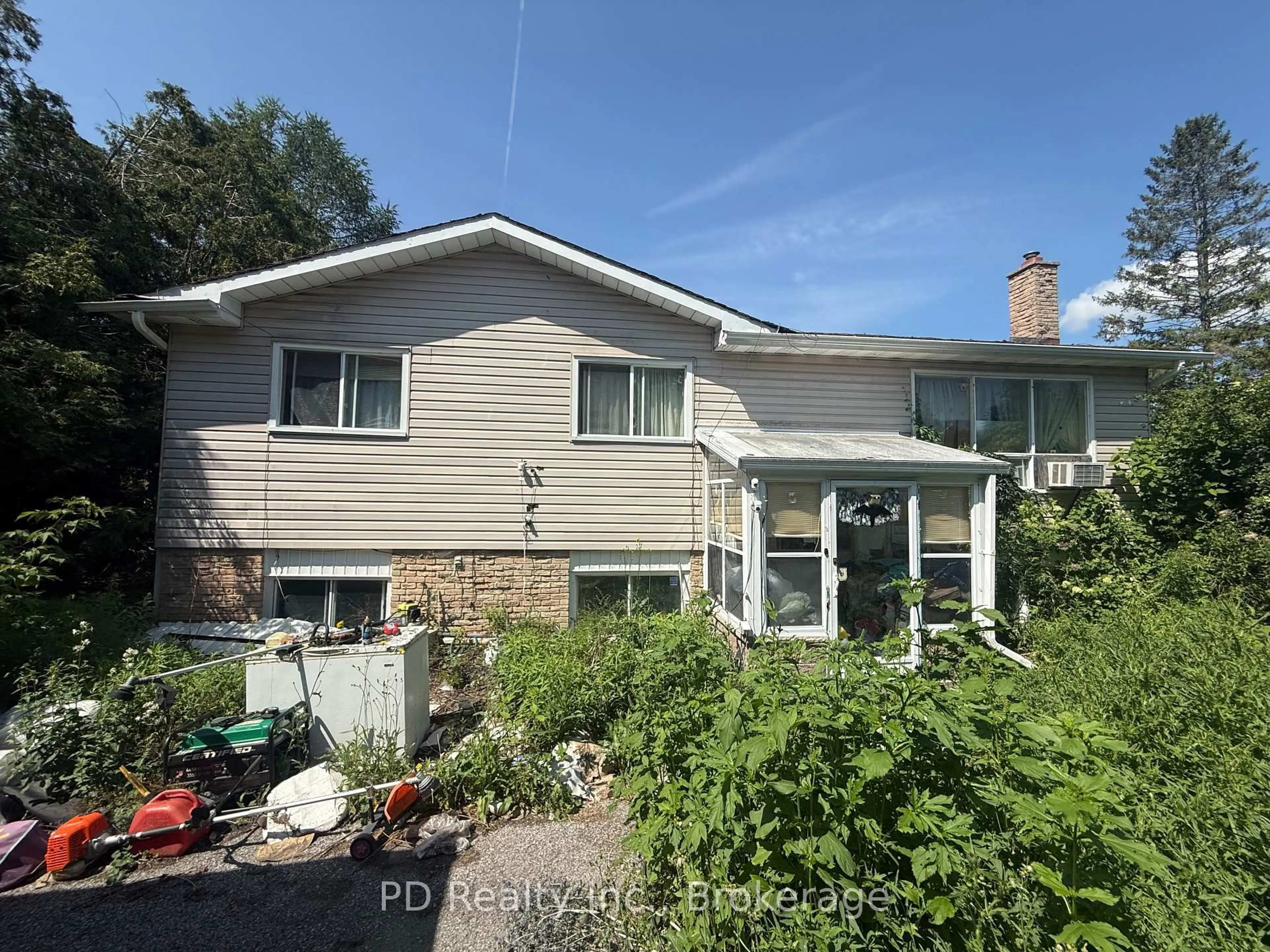 A pic from outside/outdoor area/front of a property/back of a property/a pic from drone, unknown for 373 Mount Nebo Rd, Kawartha Lakes Ontario K0L 2W0