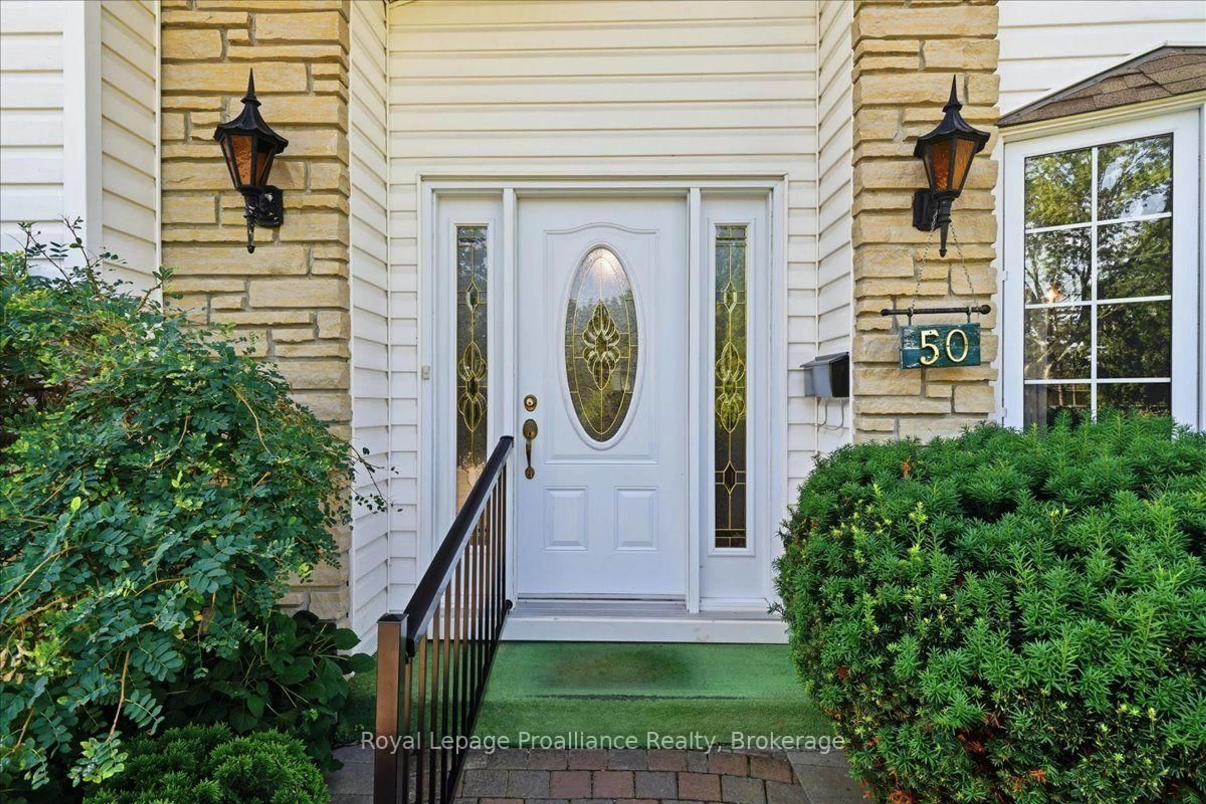 Indoor entryway for 50 Melrose Cres, Belleville Ontario K8N 1X9