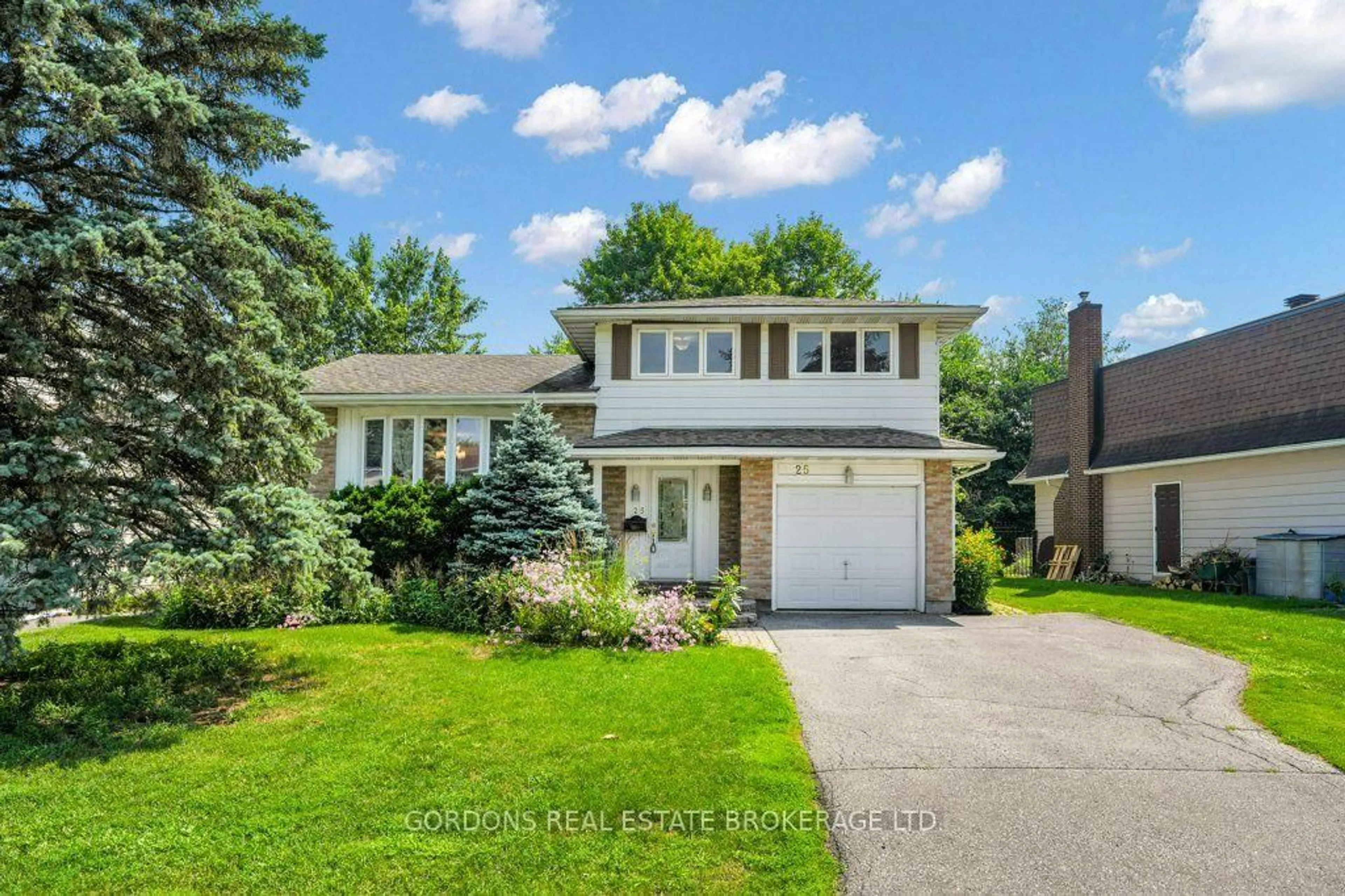 Home with vinyl exterior material, street for 25 Eastpark Dr, Ottawa Ontario K1B 3Z6