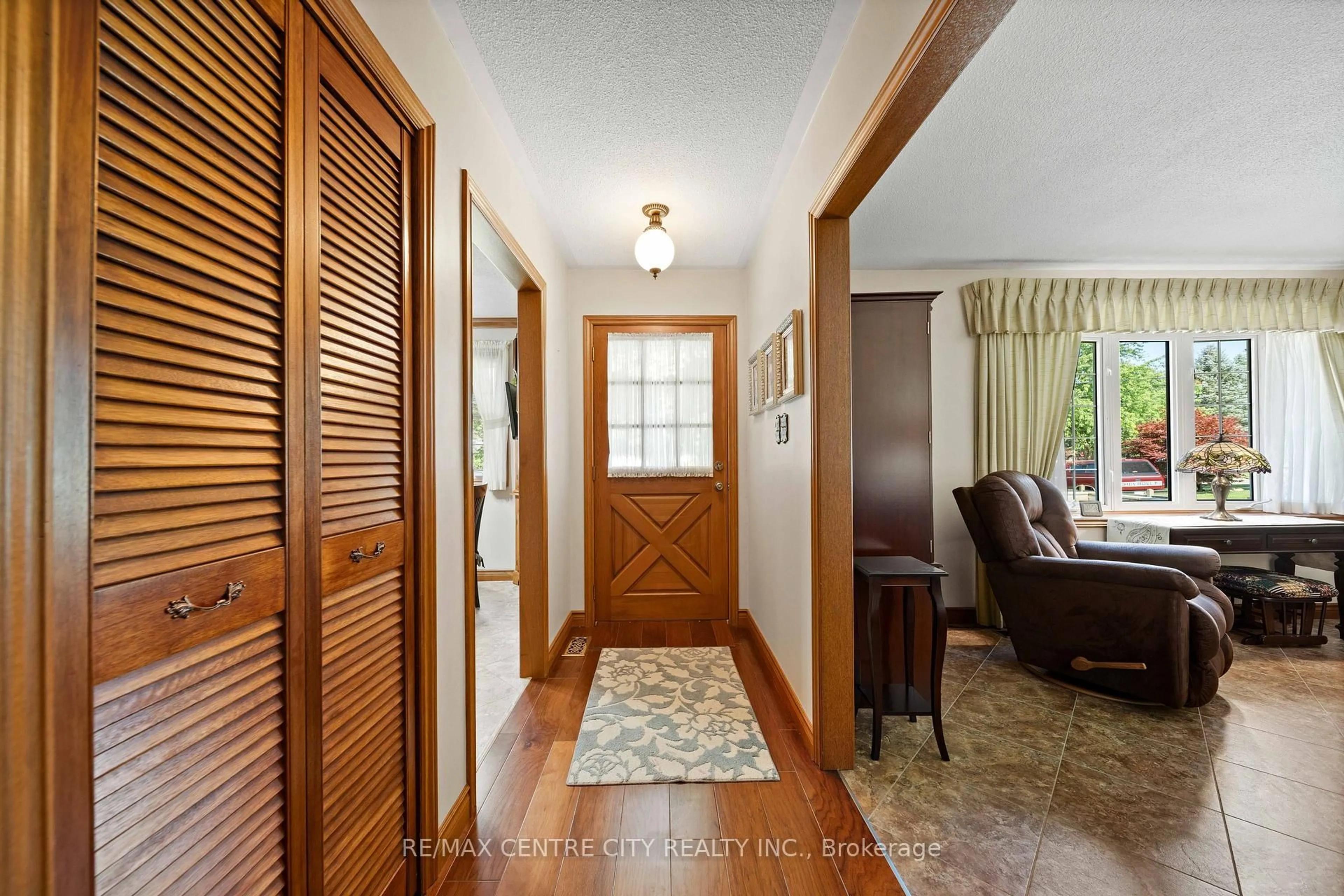 Indoor entryway for 8114 Sandytown Rd, Bayham Ontario N0J 1Y0