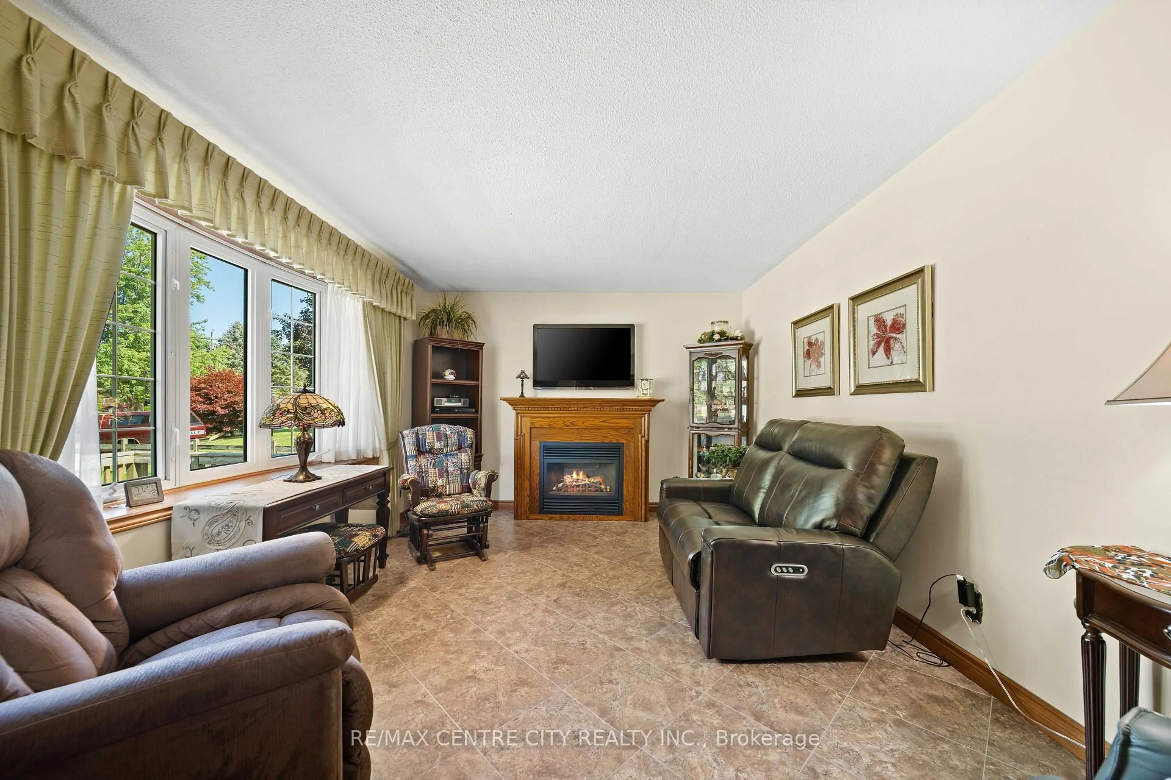 Living room with furniture, unknown for 8114 Sandytown Rd, Bayham Ontario N0J 1Y0