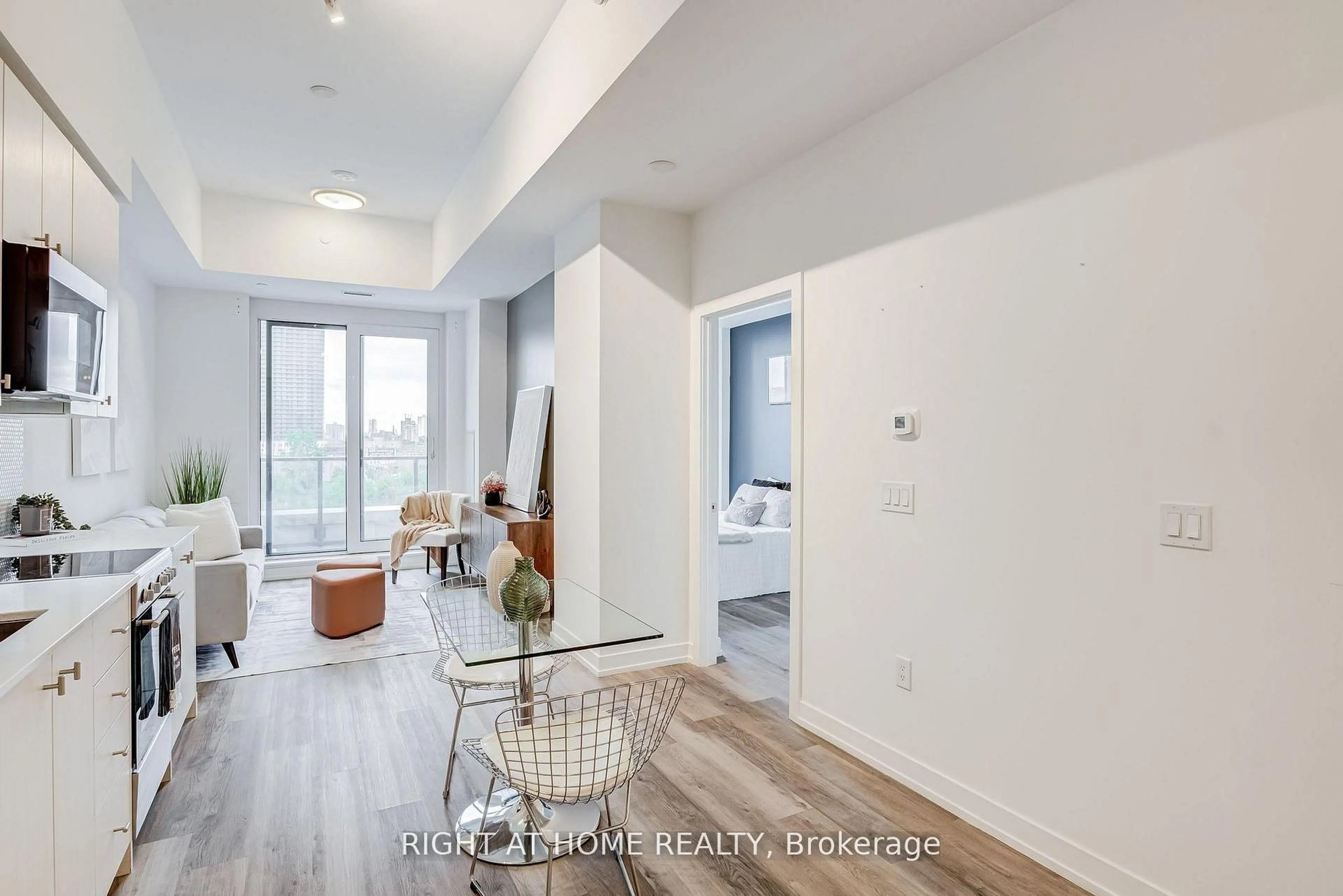 Indoor entryway for 15 Wellington St #301, Kitchener Ontario N2G 0E4