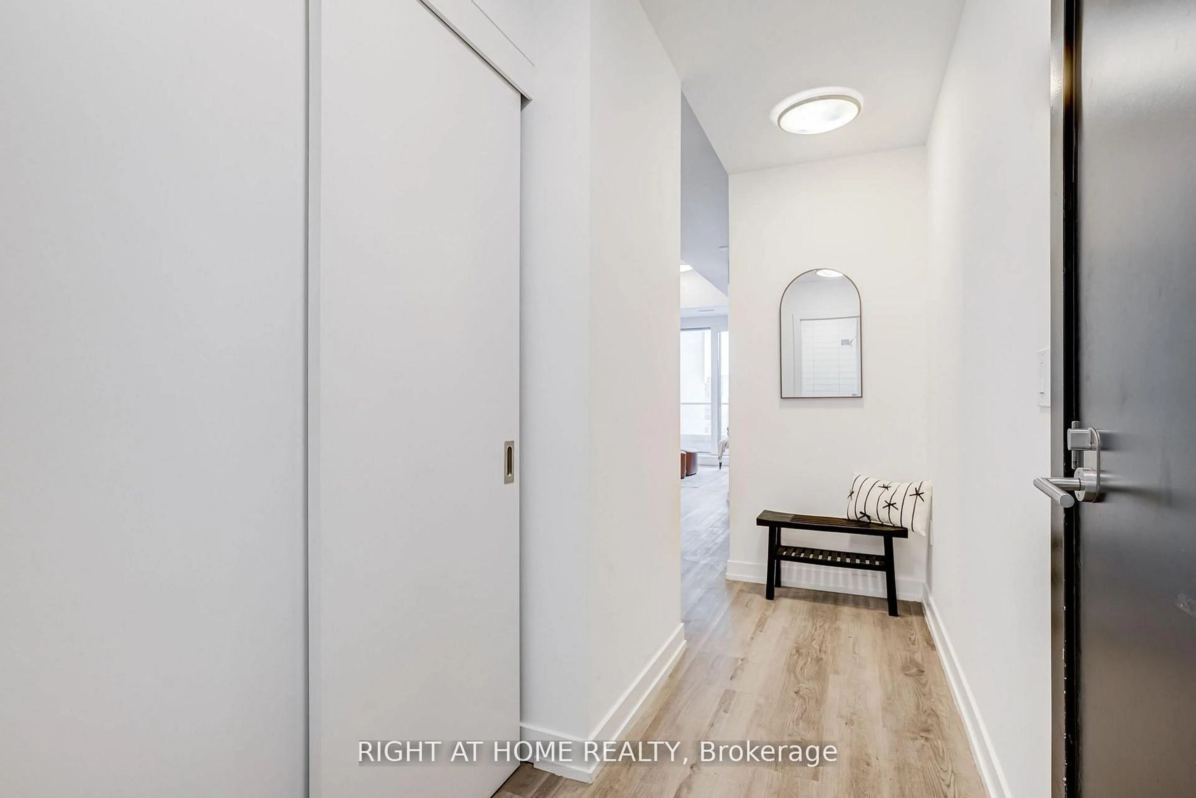 Indoor entryway for 15 Wellington St #301, Kitchener Ontario N2G 0E4