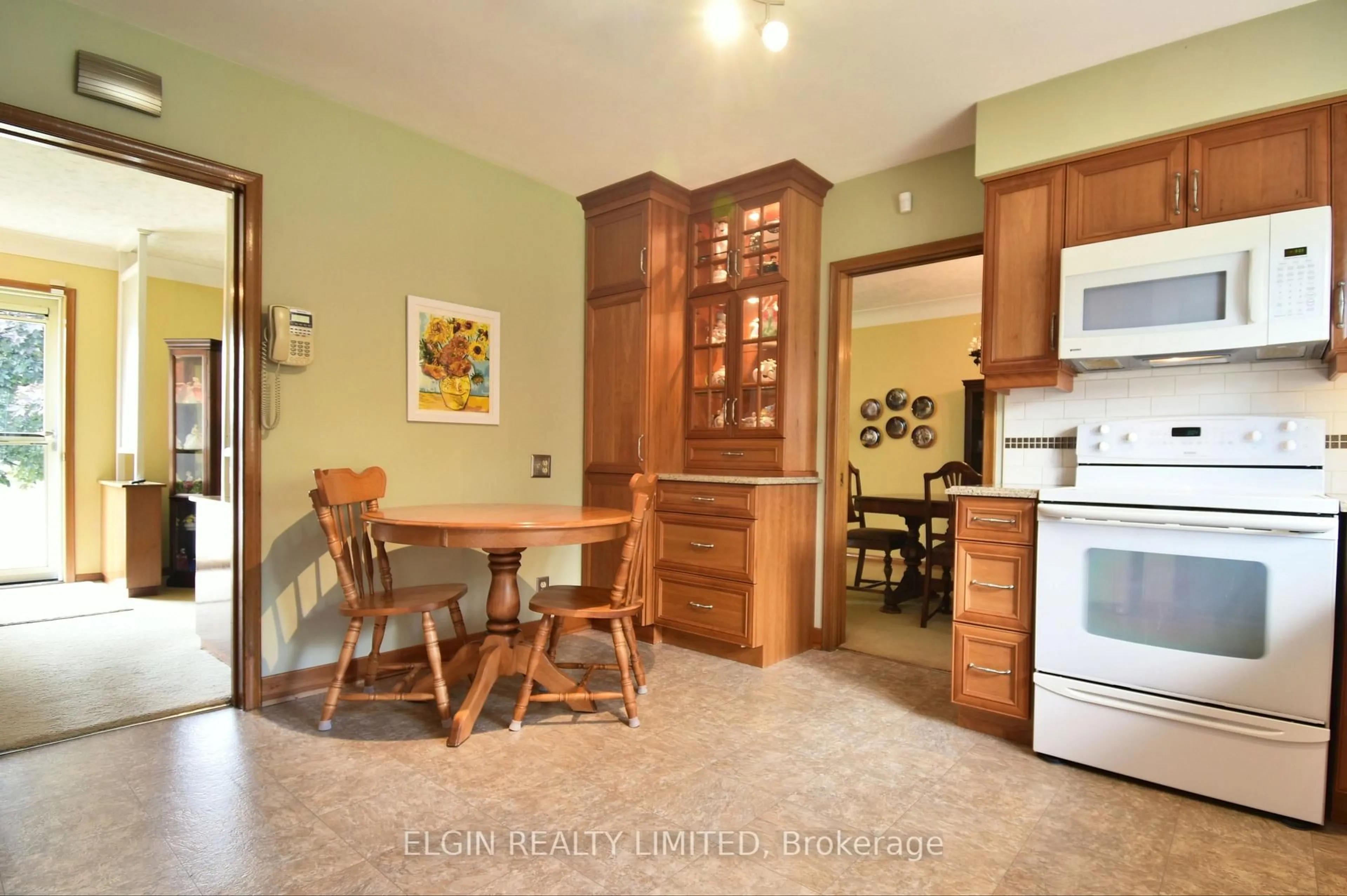 Standard kitchen, ceramic/tile floor for 18 Pullen Ave, St. Thomas Ontario N5R 4T4