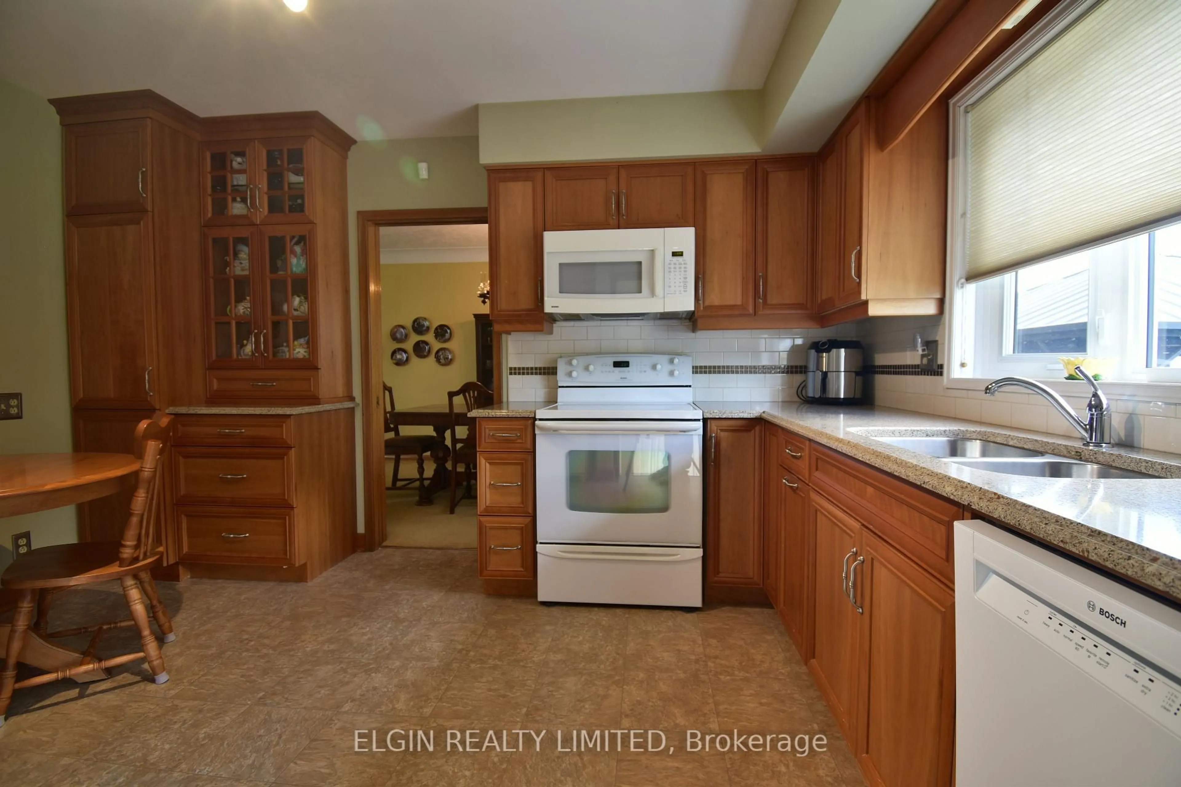 Standard kitchen, unknown for 18 Pullen Ave, St. Thomas Ontario N5R 4T4