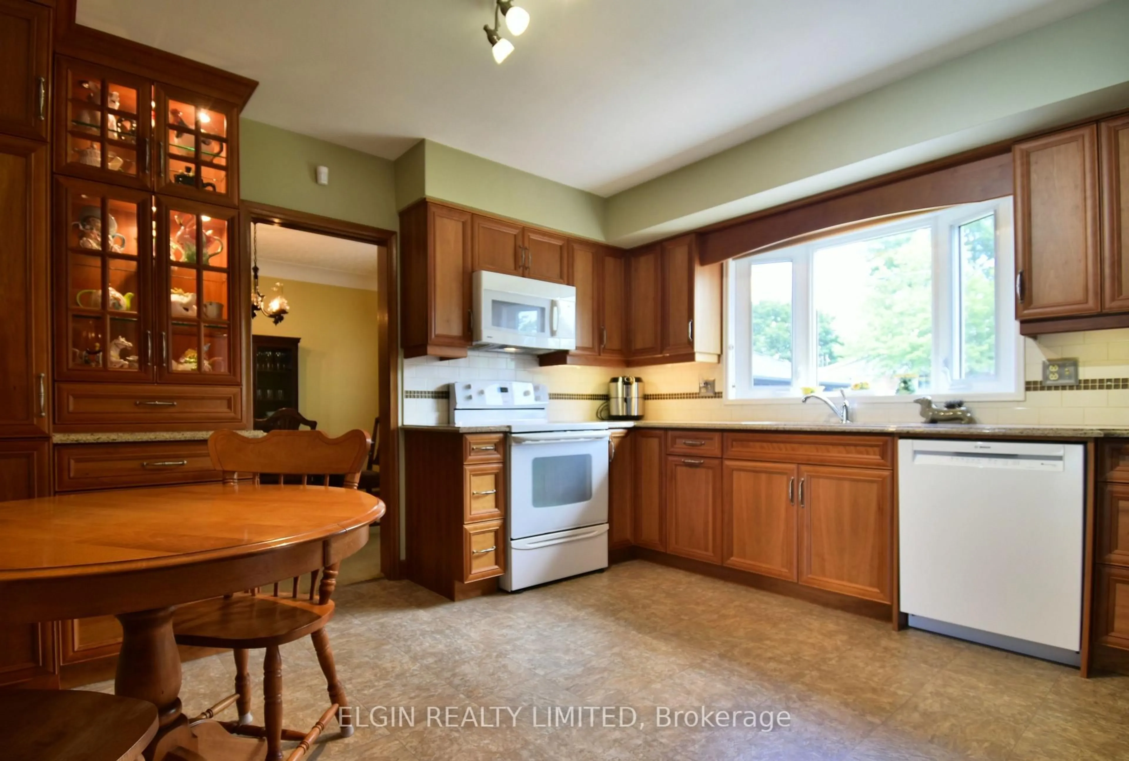 Standard kitchen, ceramic/tile floor for 18 Pullen Ave, St. Thomas Ontario N5R 4T4