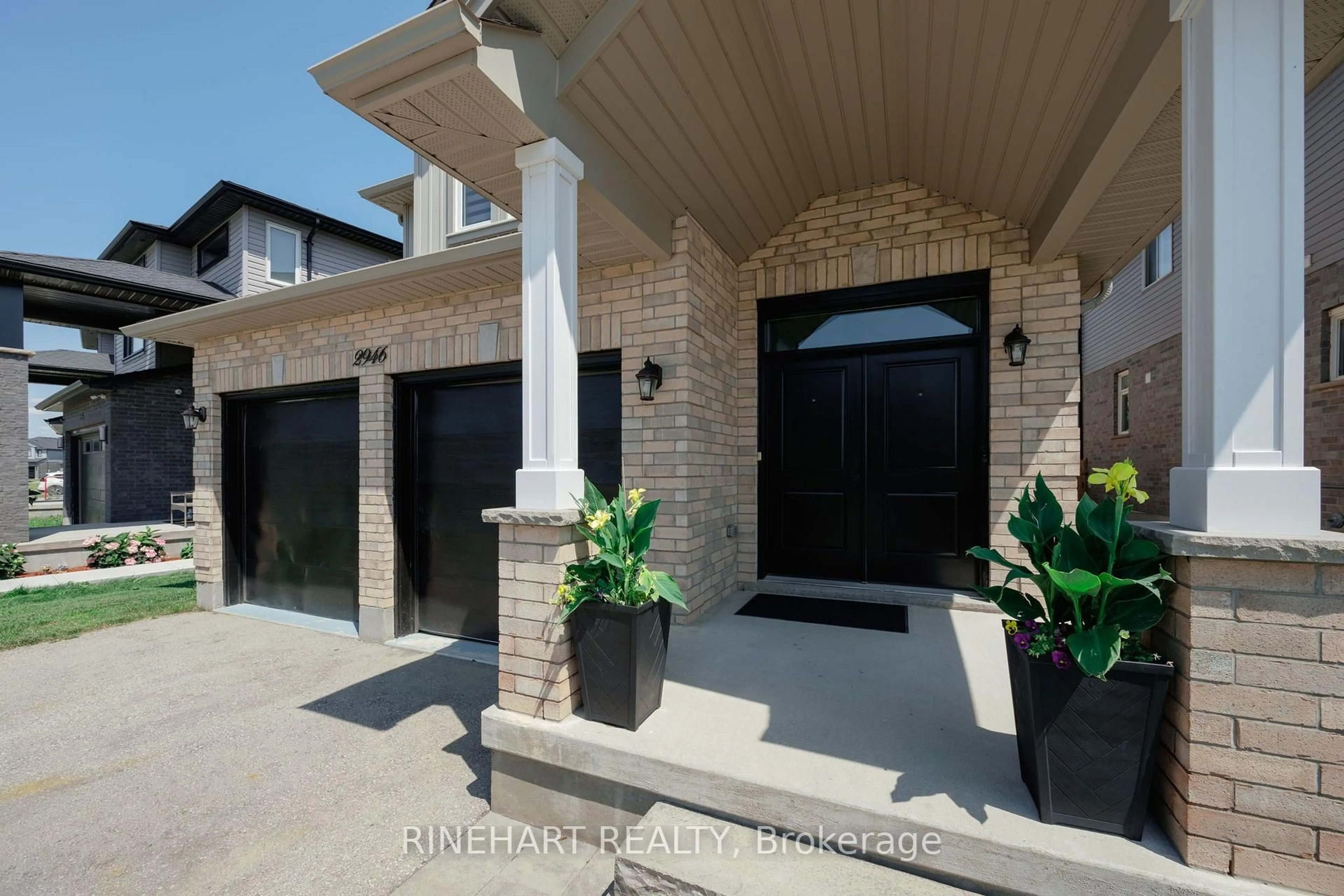 Indoor entryway for 2946 Tokala Tr, London North Ontario N6G 0S6