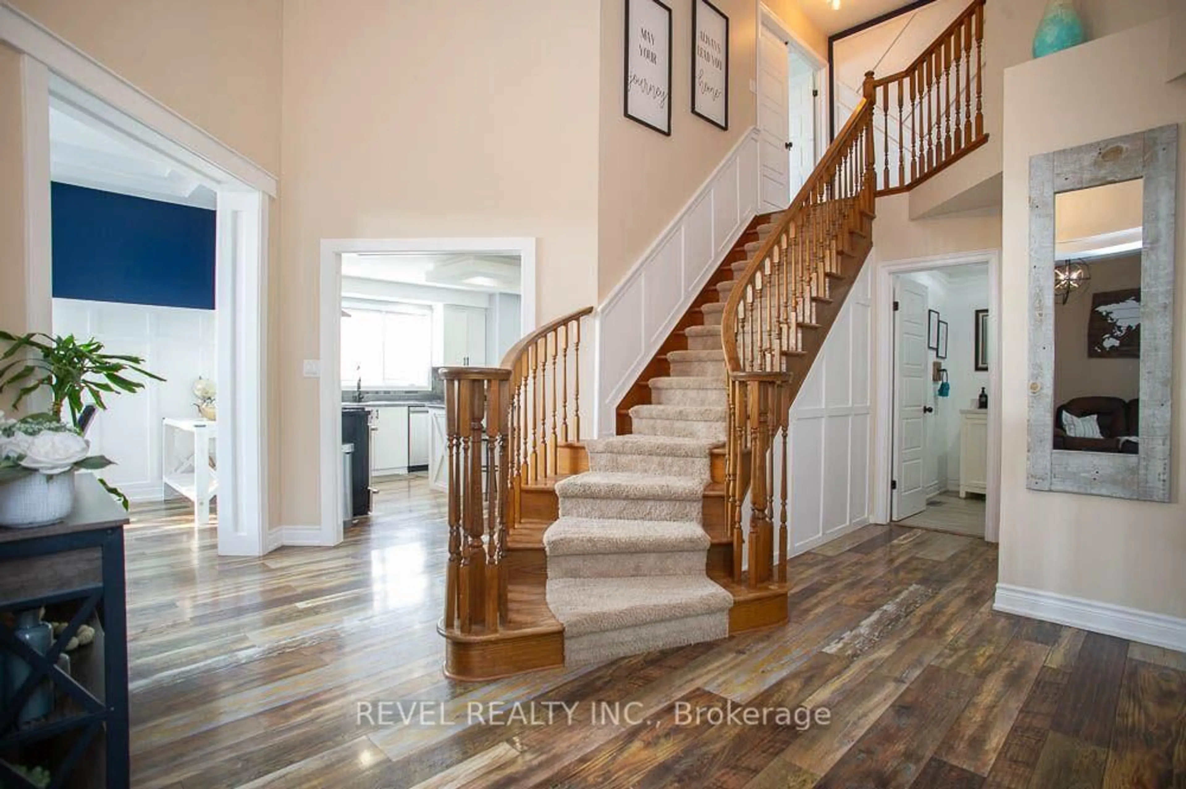 Indoor entryway for 7 Cooper Crt, Brantford Ontario N3T 6G7