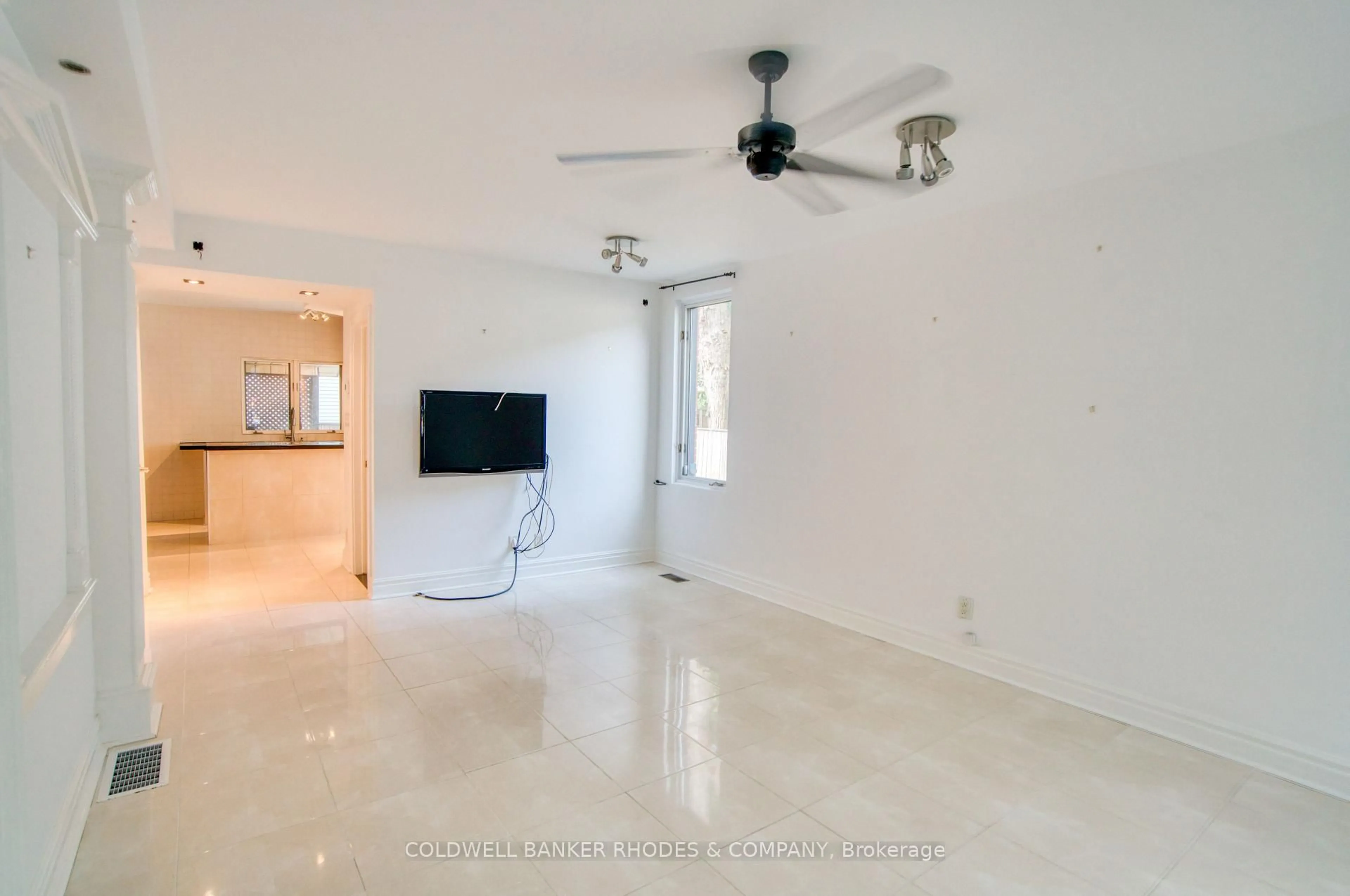 A pic of a room for 300 St Andrew St, Ottawa Ontario K1N 5G7