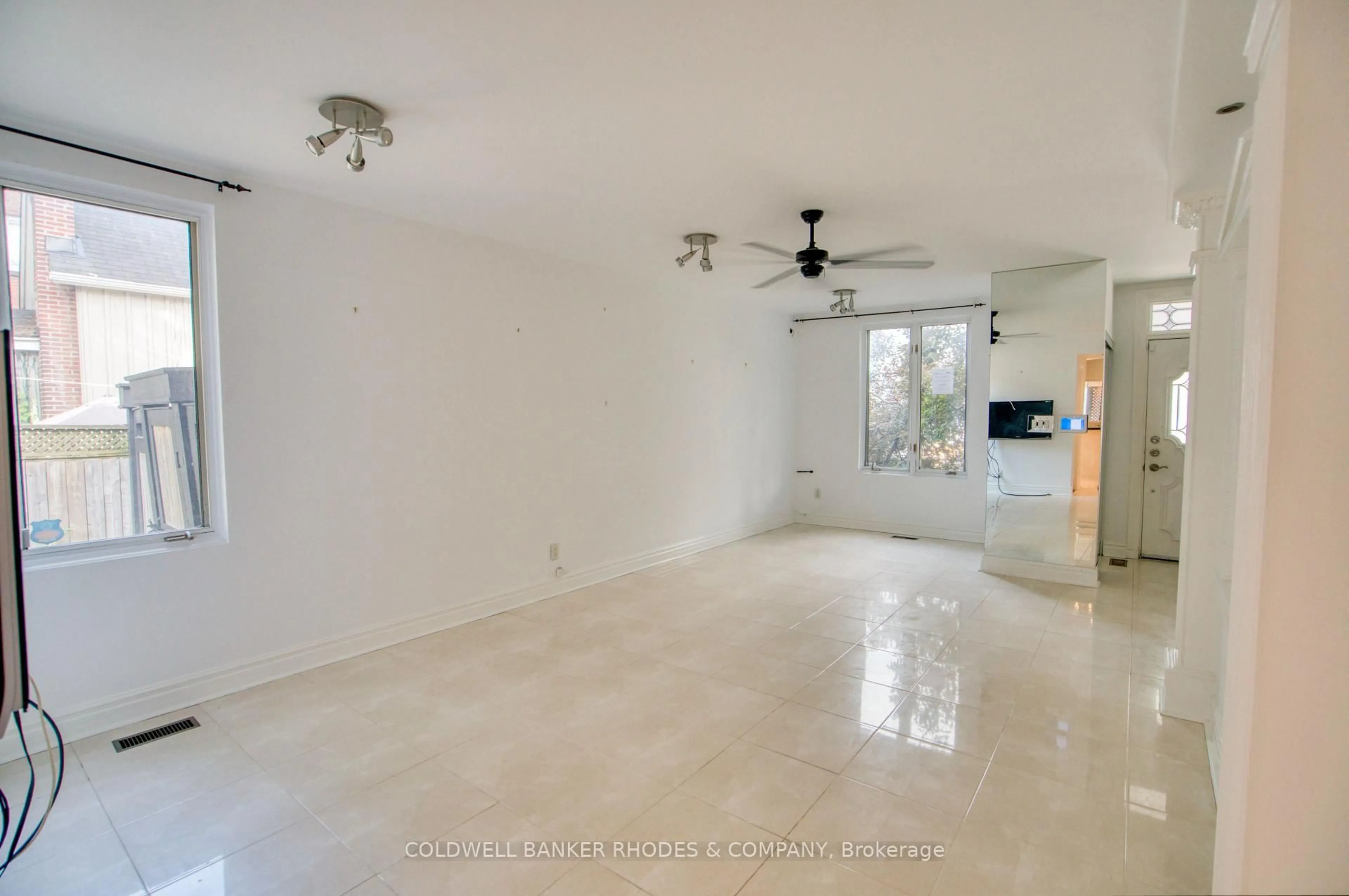 A pic of a room for 300 St Andrew St, Ottawa Ontario K1N 5G7