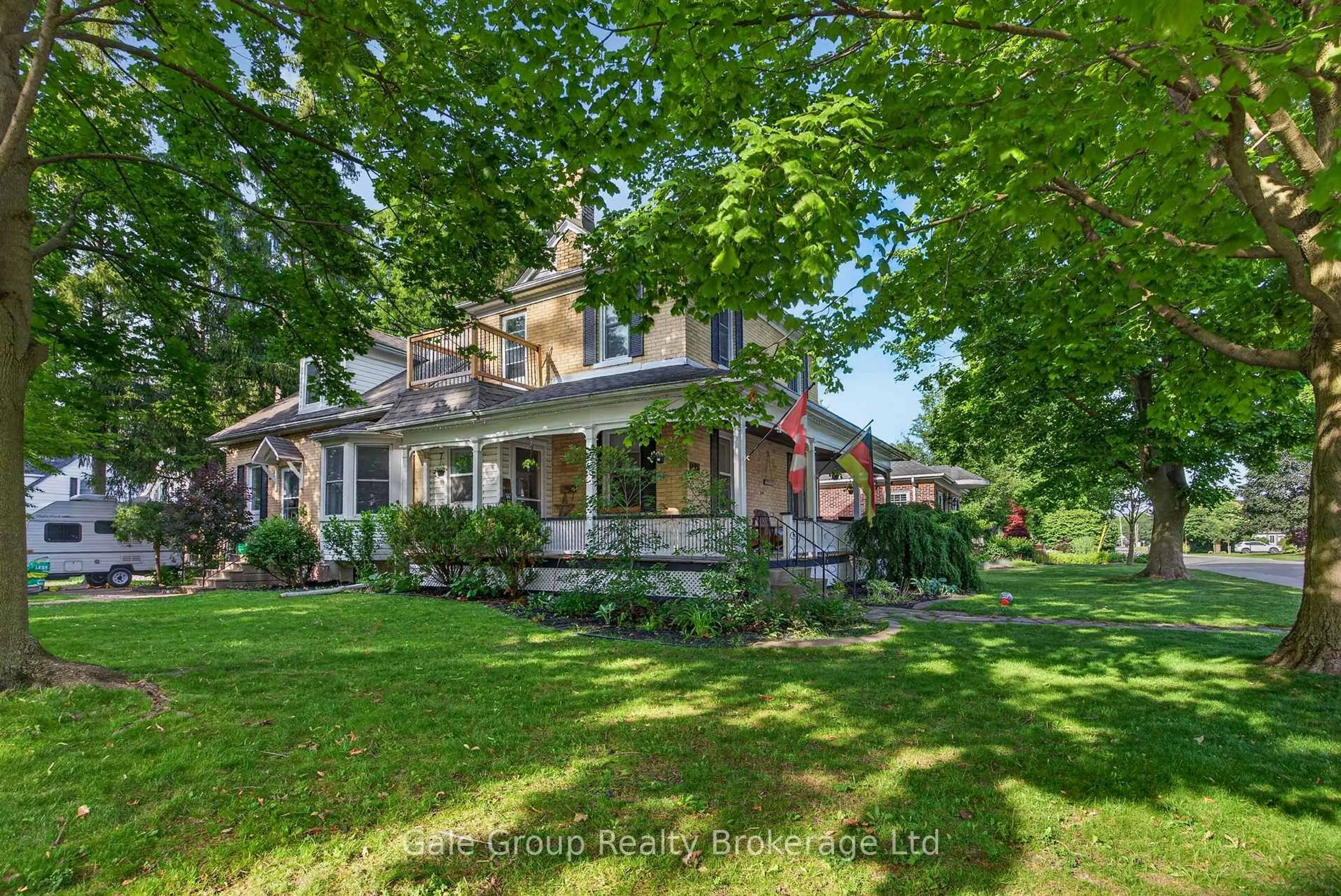 A pic from outside/outdoor area/front of a property/back of a property/a pic from drone, street for 445 Vincent St, Woodstock Ontario N4S 5M9