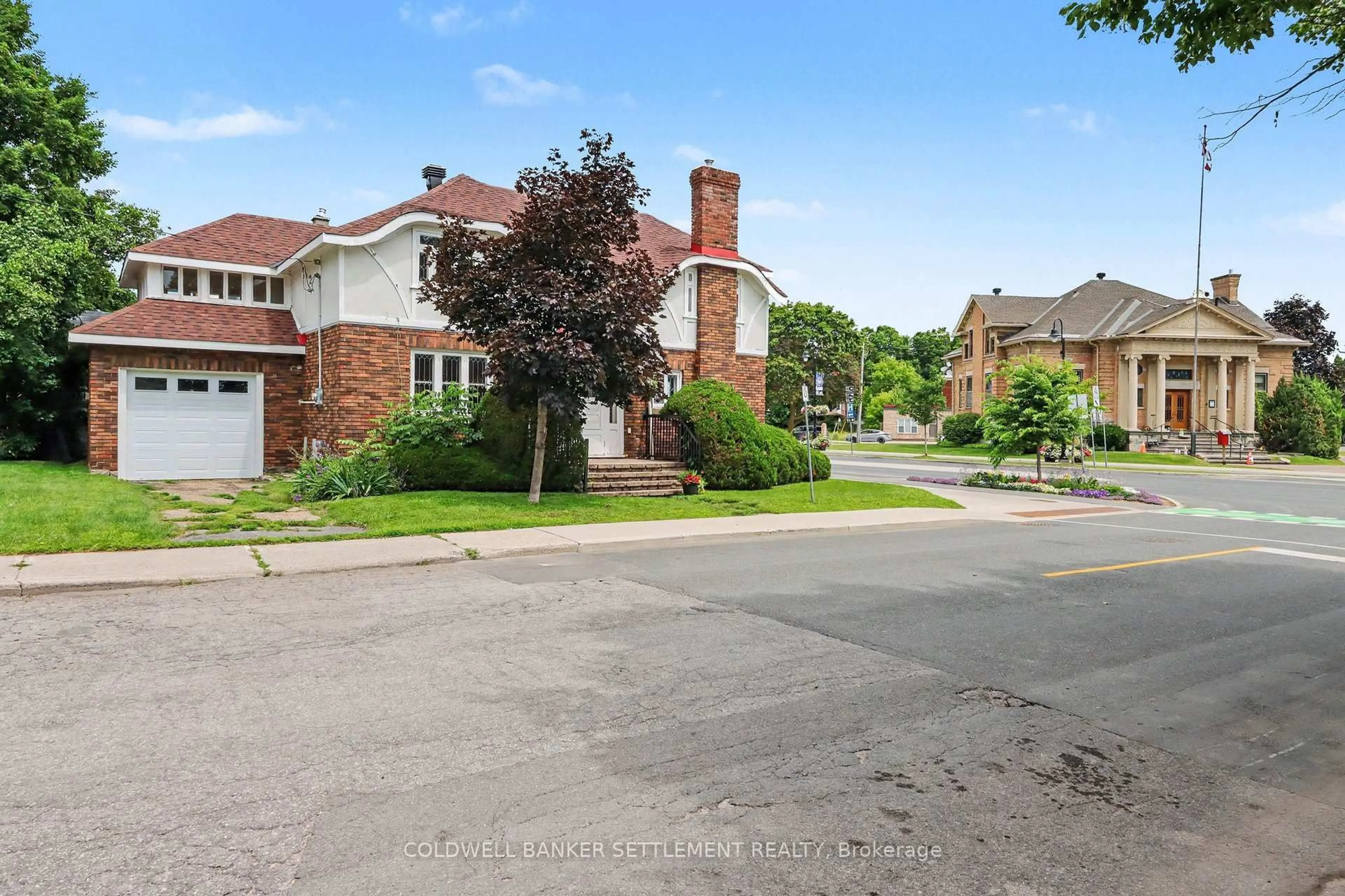 A pic from outside/outdoor area/front of a property/back of a property/a pic from drone, street for 2 Gladstone Ave, Smiths Falls Ontario K7H 1L2