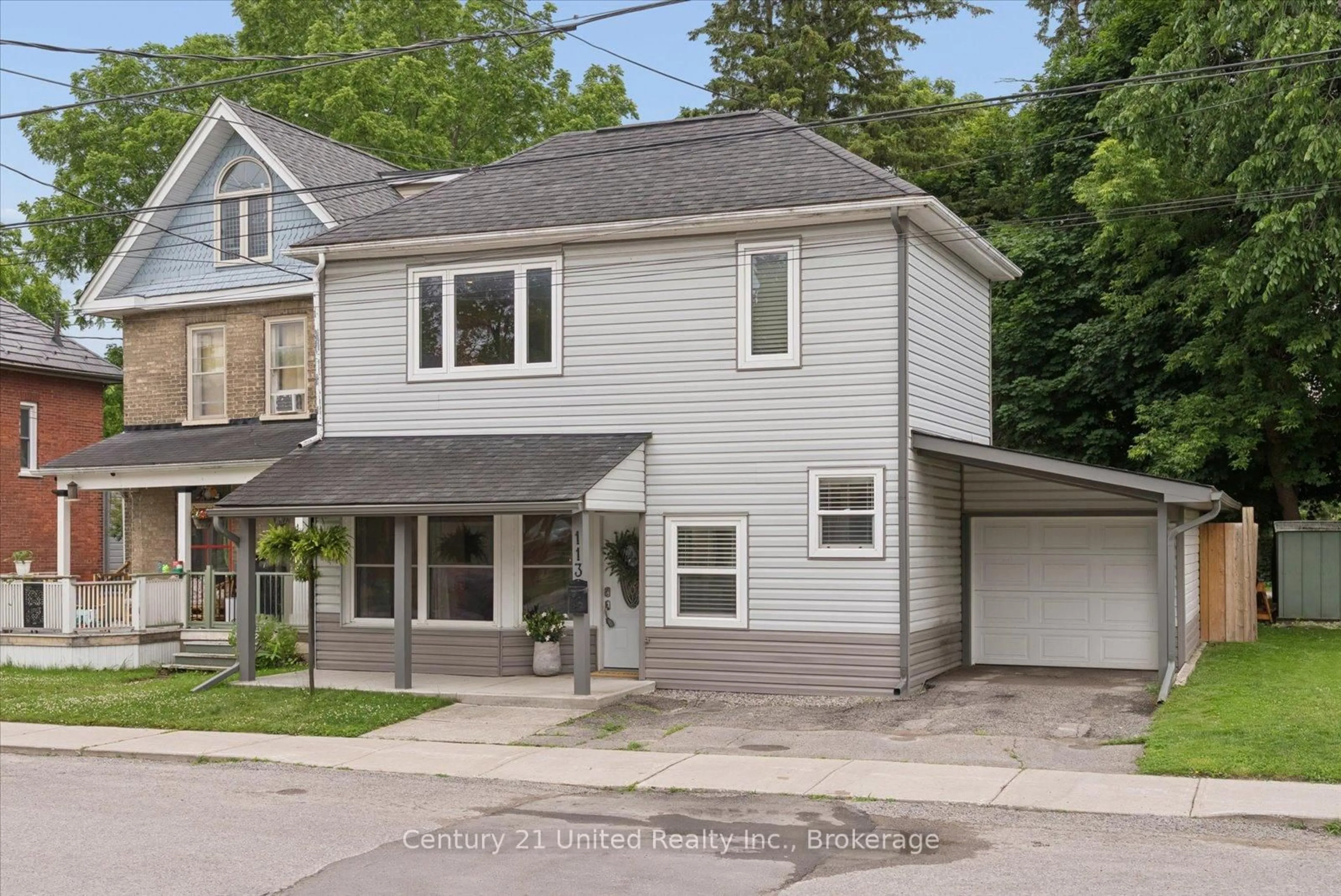 Home with vinyl exterior material, street for 113 Princess St, Peterborough Ontario K9J 2A8