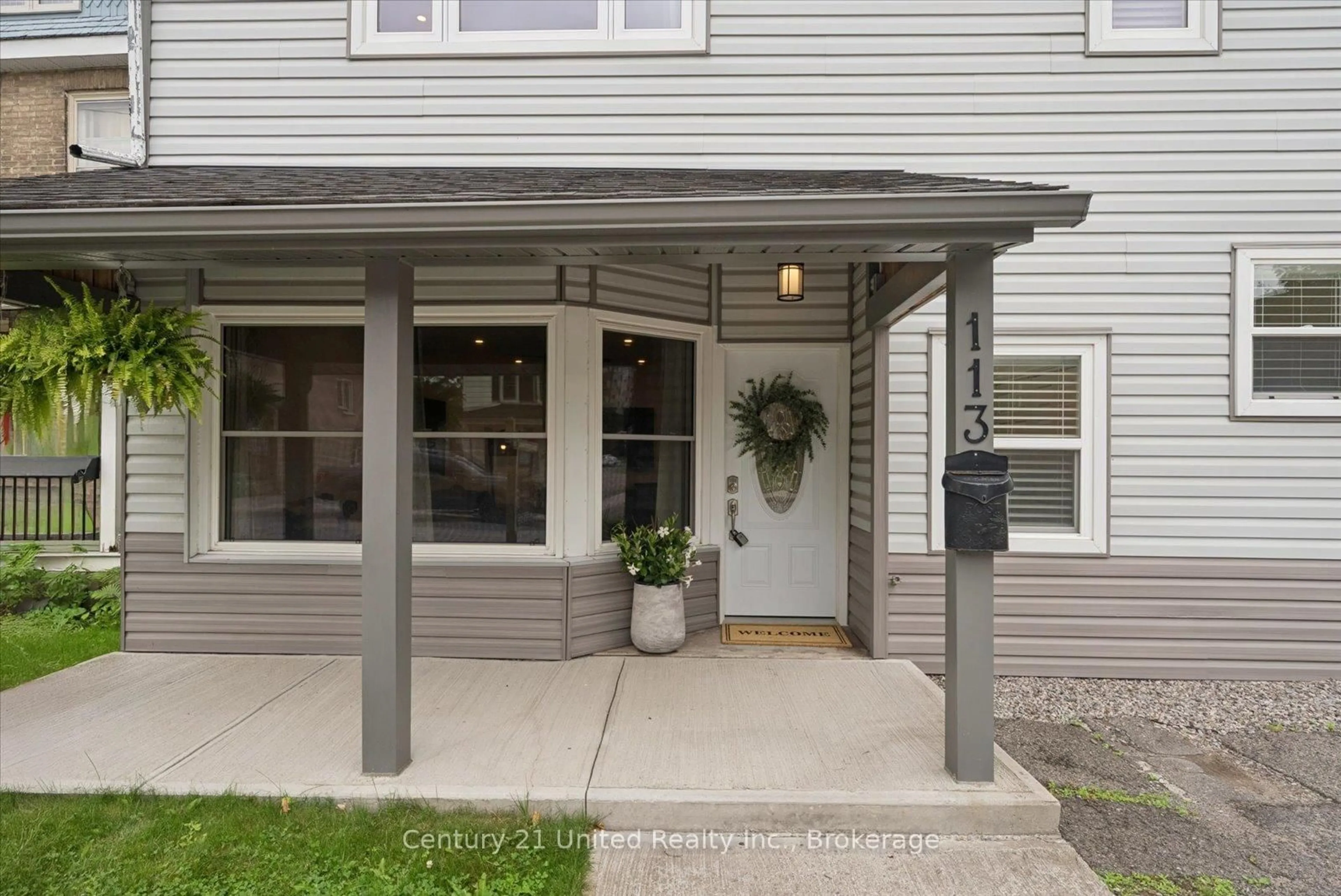 Indoor entryway for 113 Princess St, Peterborough Ontario K9J 2A8