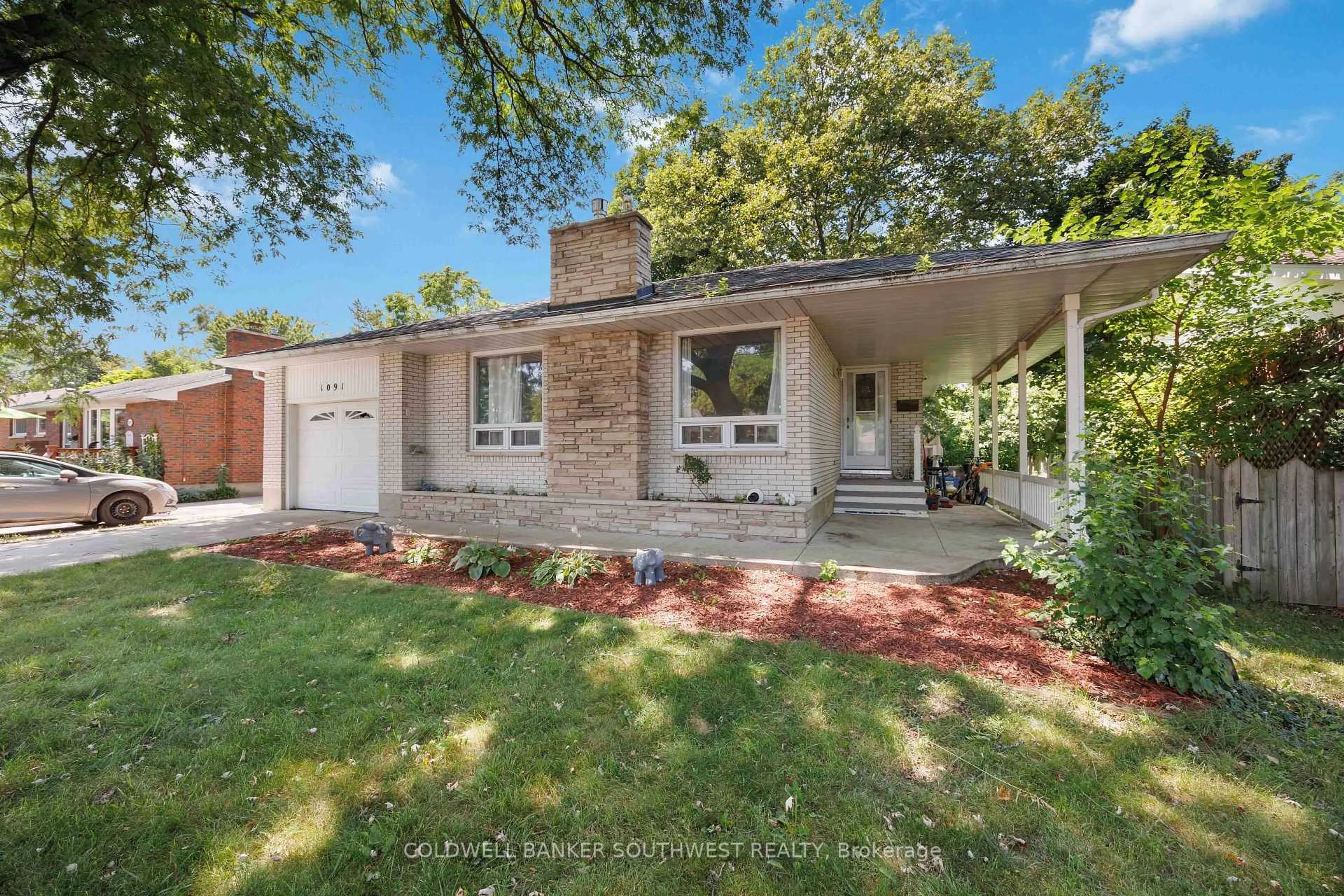 Home with vinyl exterior material, street for 1091 Indian Rd, Sarnia Ontario N7V 4C4