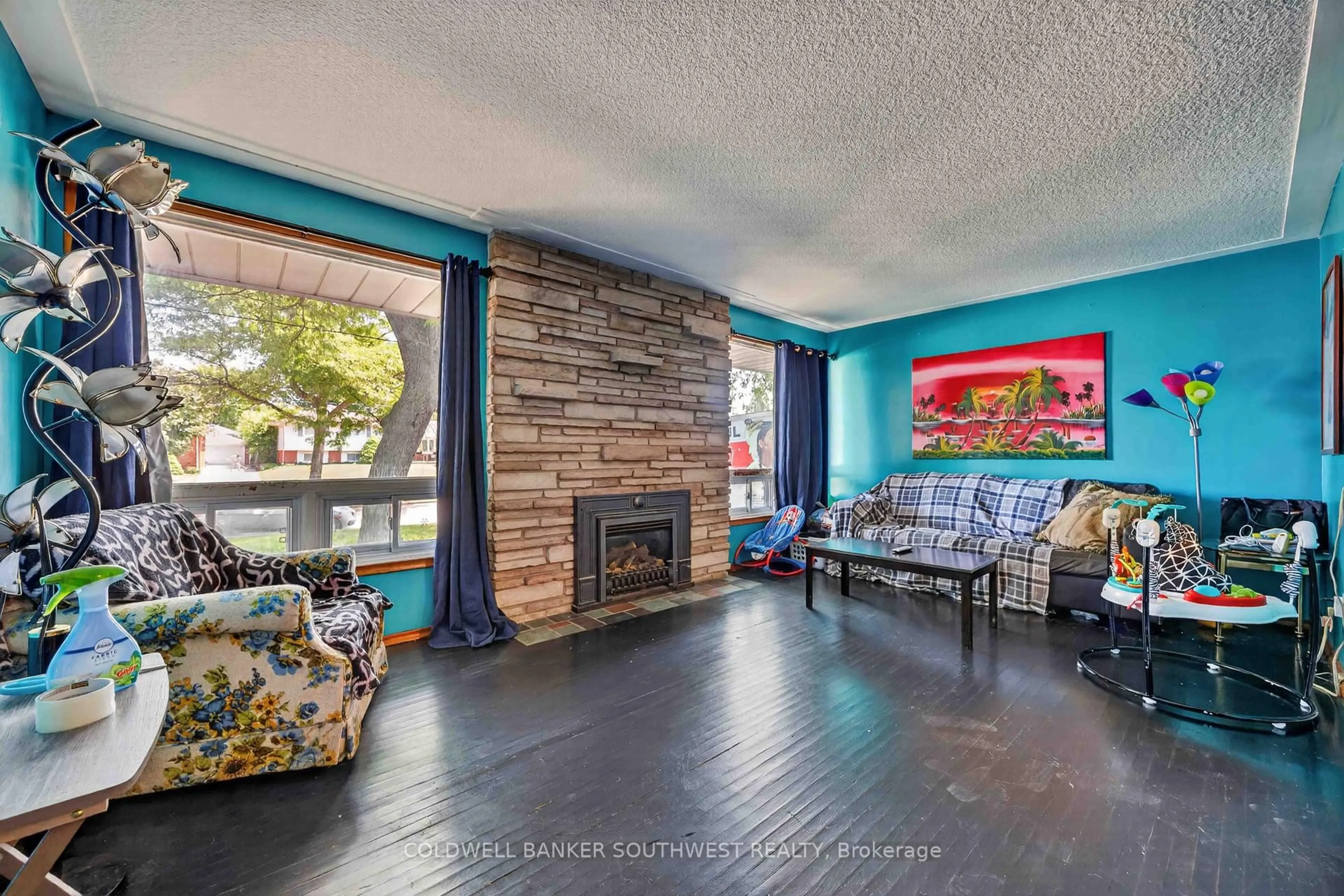 Living room with furniture, unknown for 1091 Indian Rd, Sarnia Ontario N7V 4C4