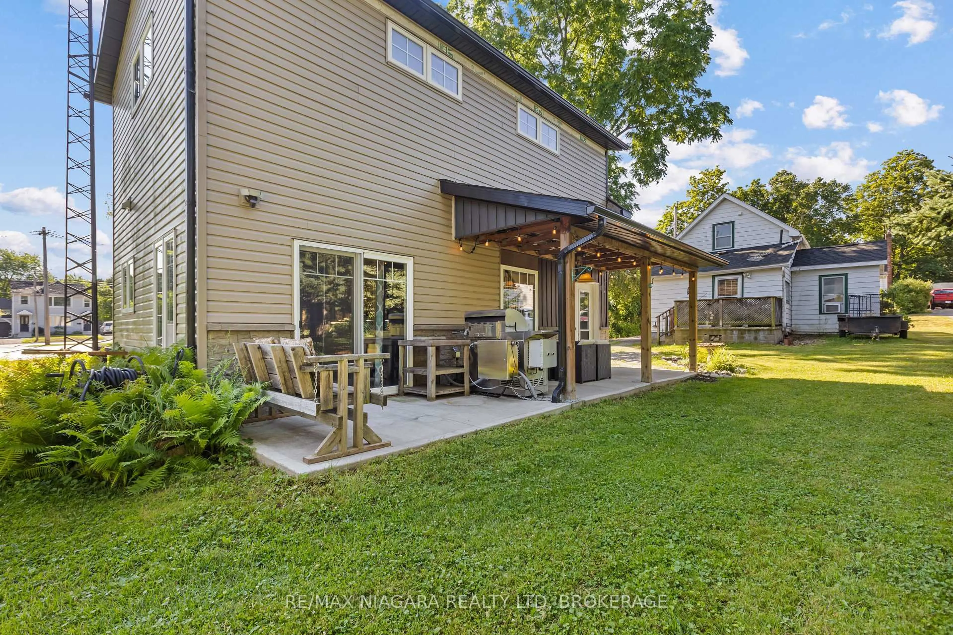 Patio, street for 1 Linden Ave, Pelham Ontario L0S 1E3