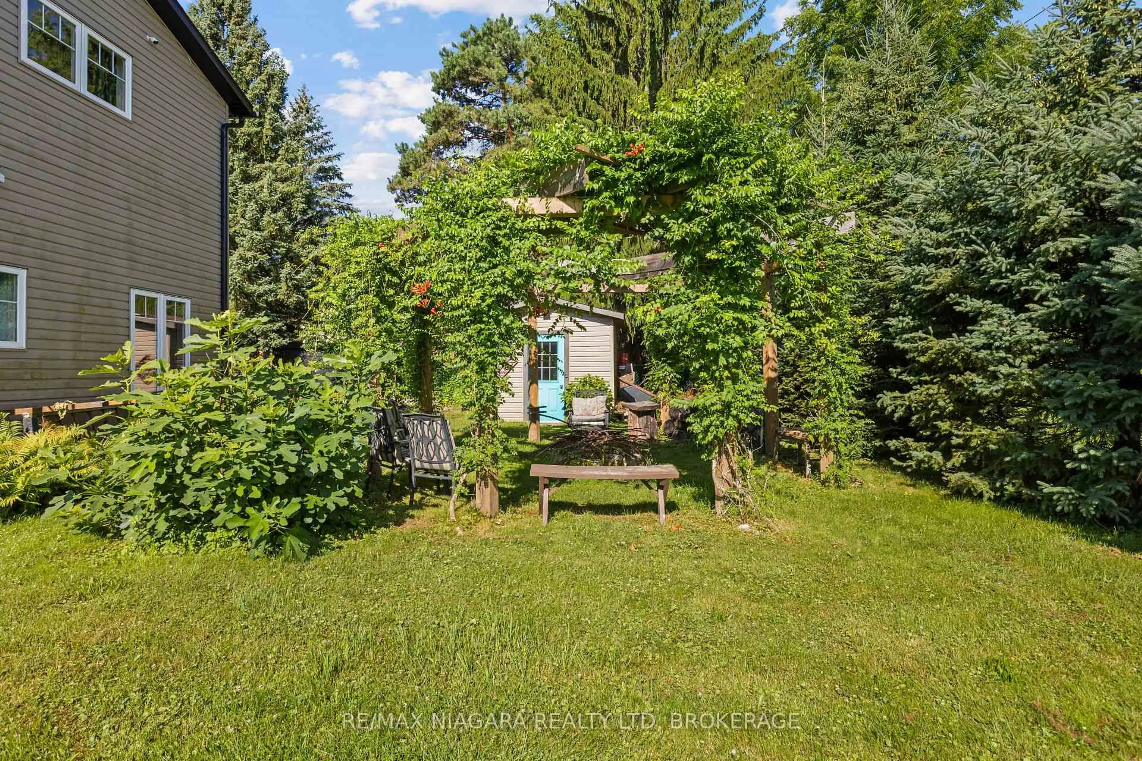 Patio, forest/trees view for 1 Linden Ave, Pelham Ontario L0S 1E3