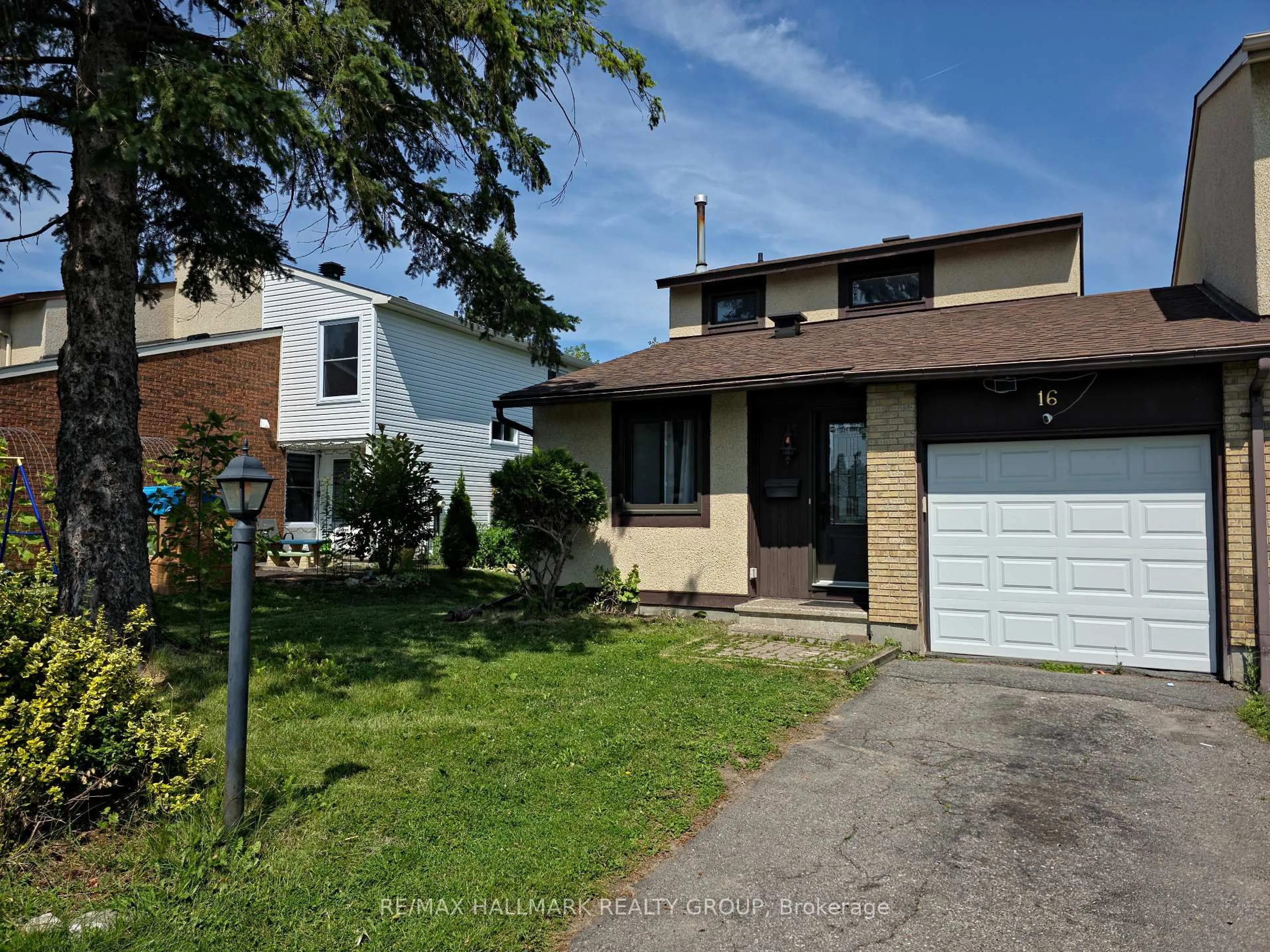 A pic from outside/outdoor area/front of a property/back of a property/a pic from drone, street for 16 Tedwyn Dr, Ottawa Ontario K2J 1T8