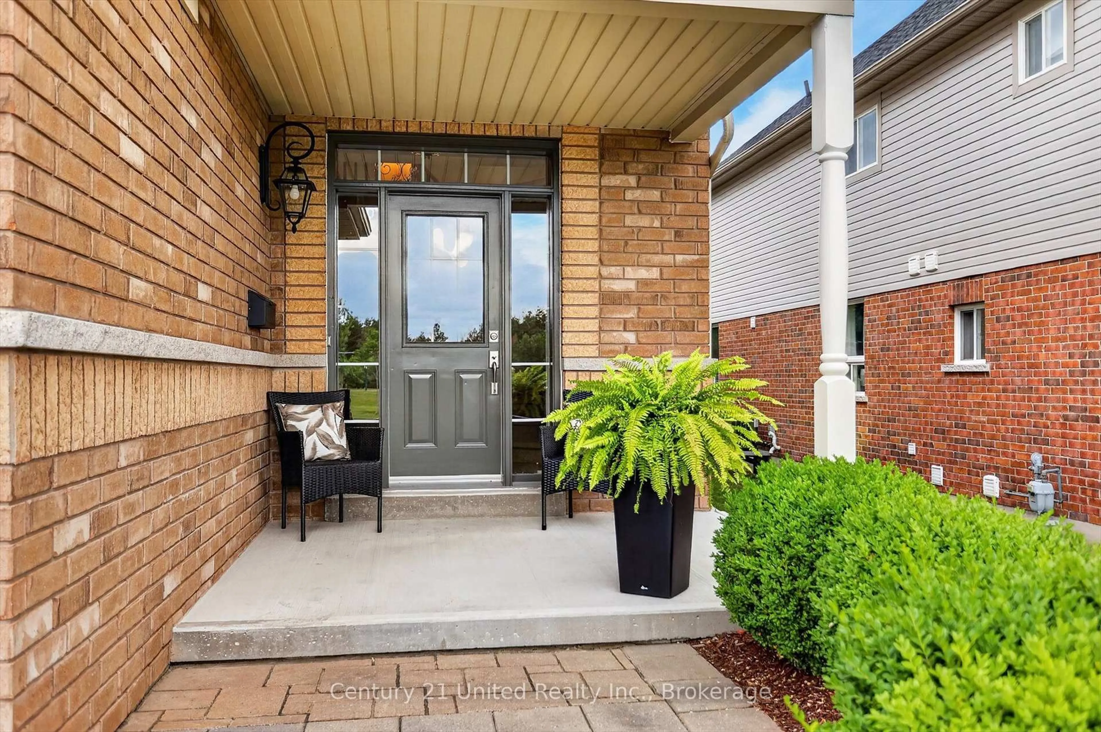 Indoor entryway for 1184 Scollard Dr, Peterborough Ontario K9H 0A8